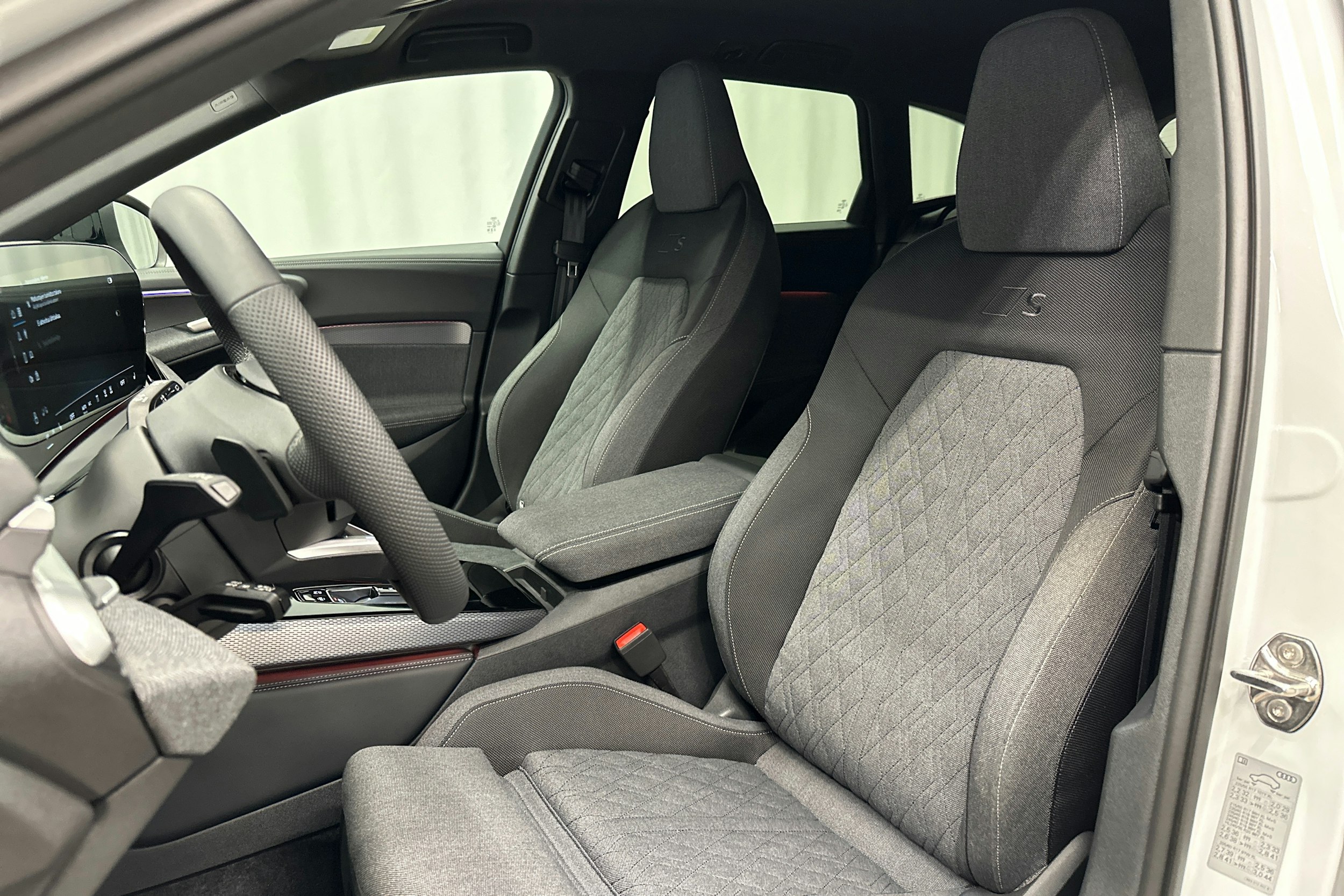 valkoinen Audi A5 2025 kuva 32.