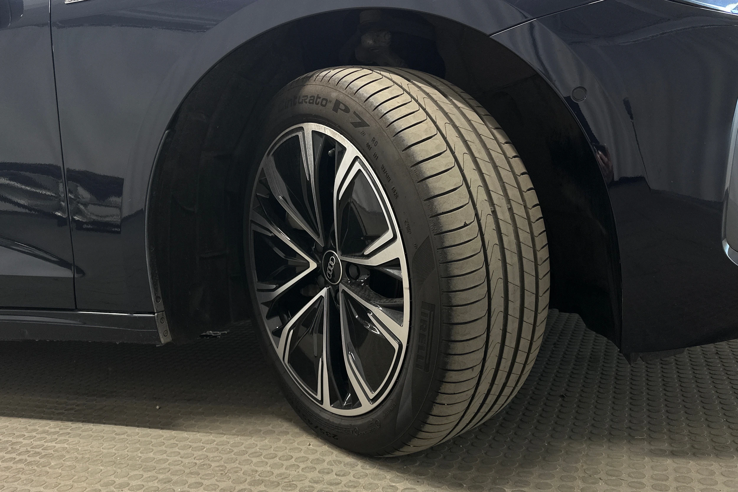 sininen Audi A5 2025 kuva 10.