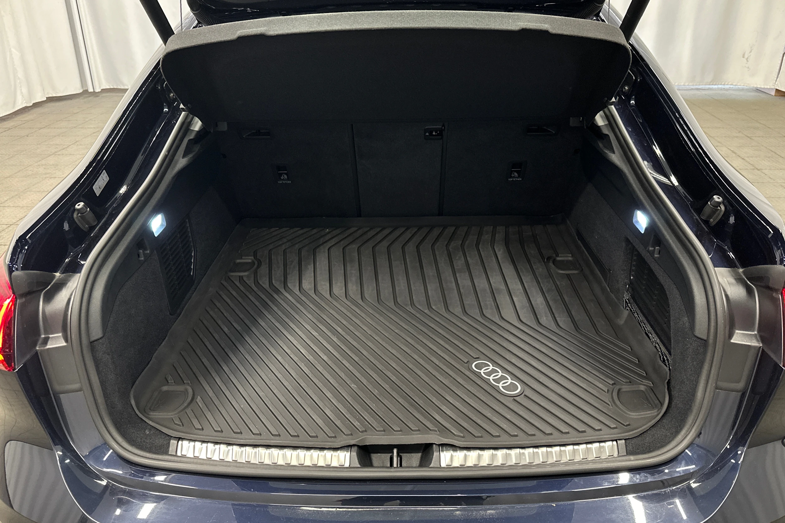 sininen Audi A5 2025 kuva 33.