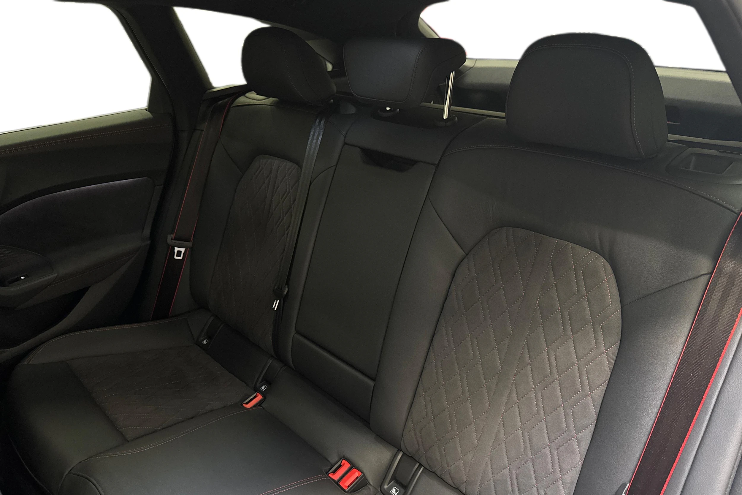 valkoinen Audi A5 2025 kuva 8.