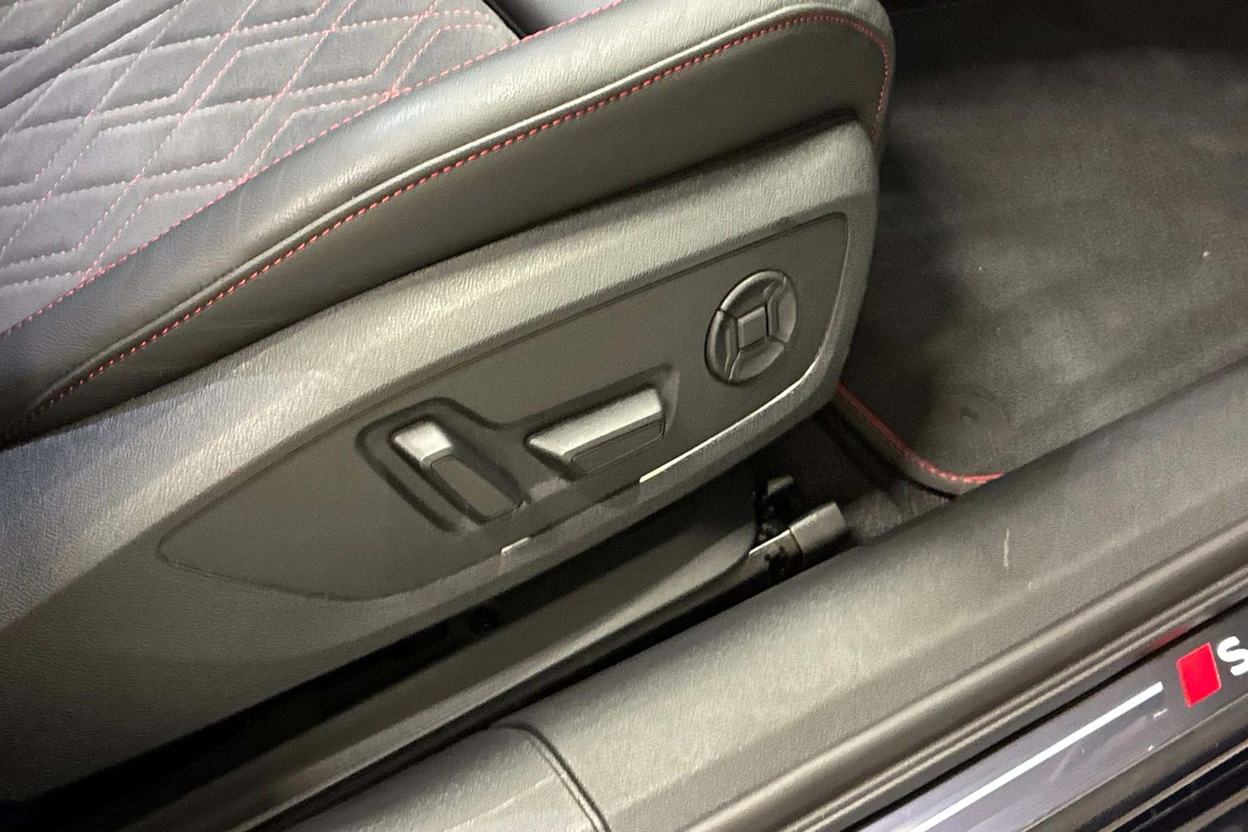 sininen Audi A5 2025 kuva 28.