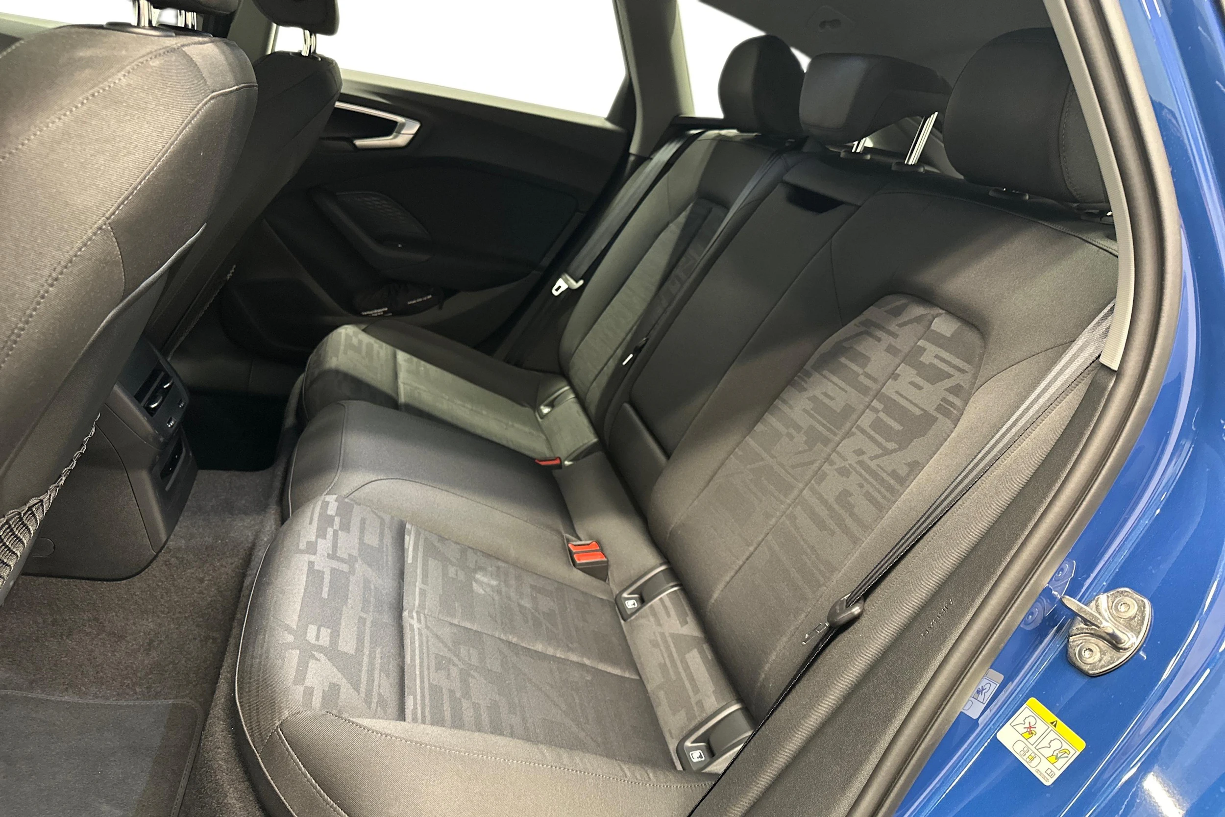 sininen Audi A5 2025 kuva 8.