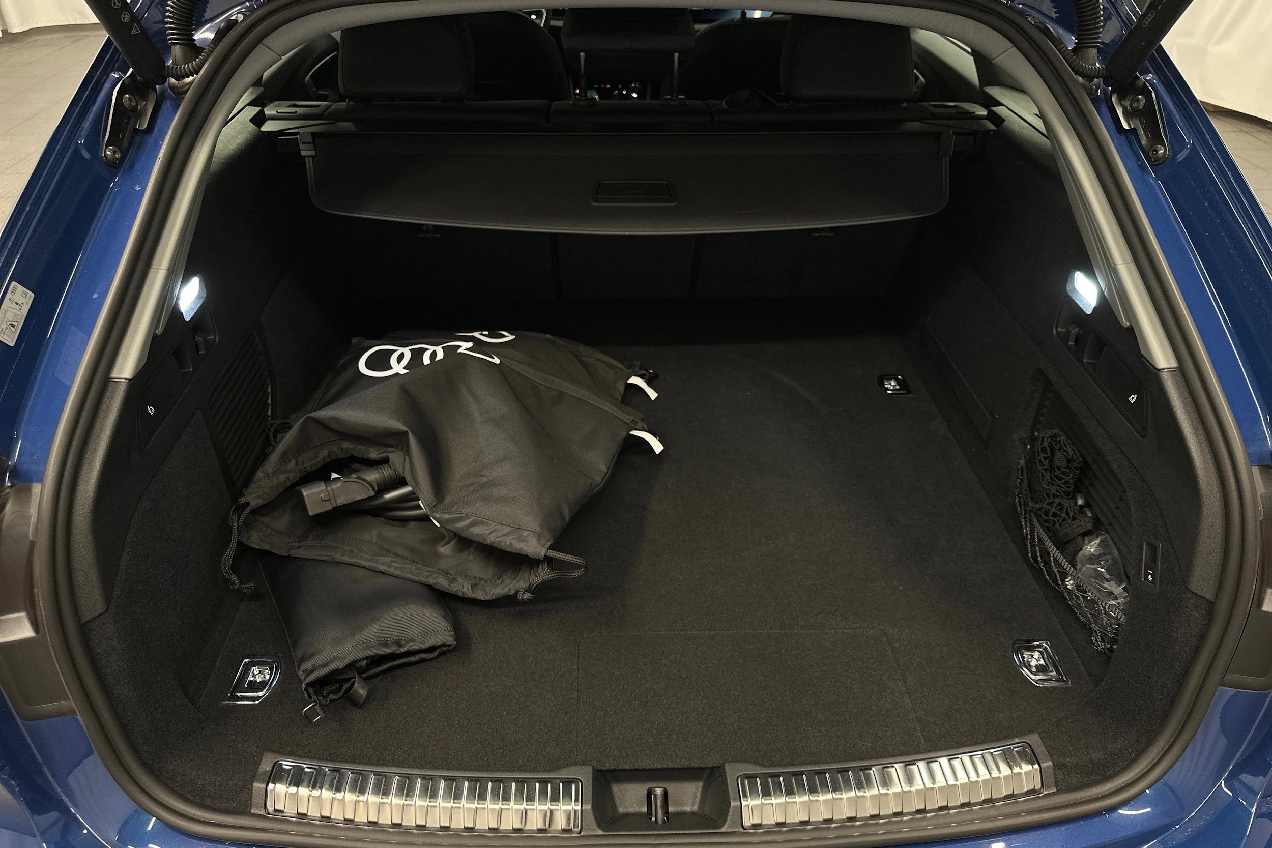 sininen Audi A5 2025 kuva 37.