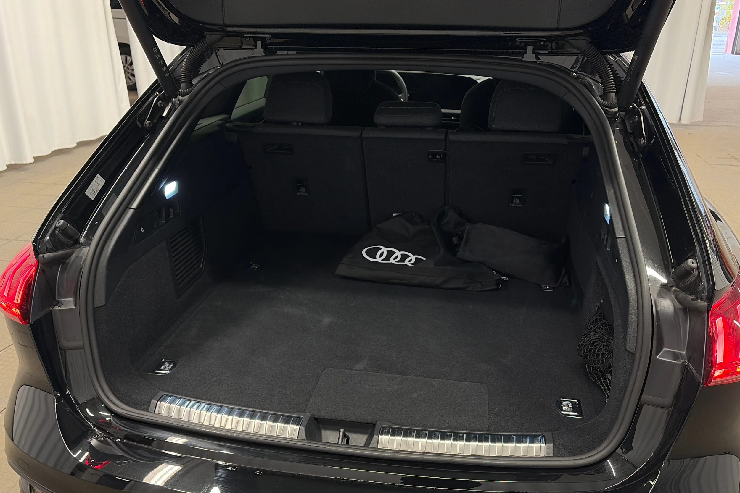 musta Audi A5 2025 kuva 11.
