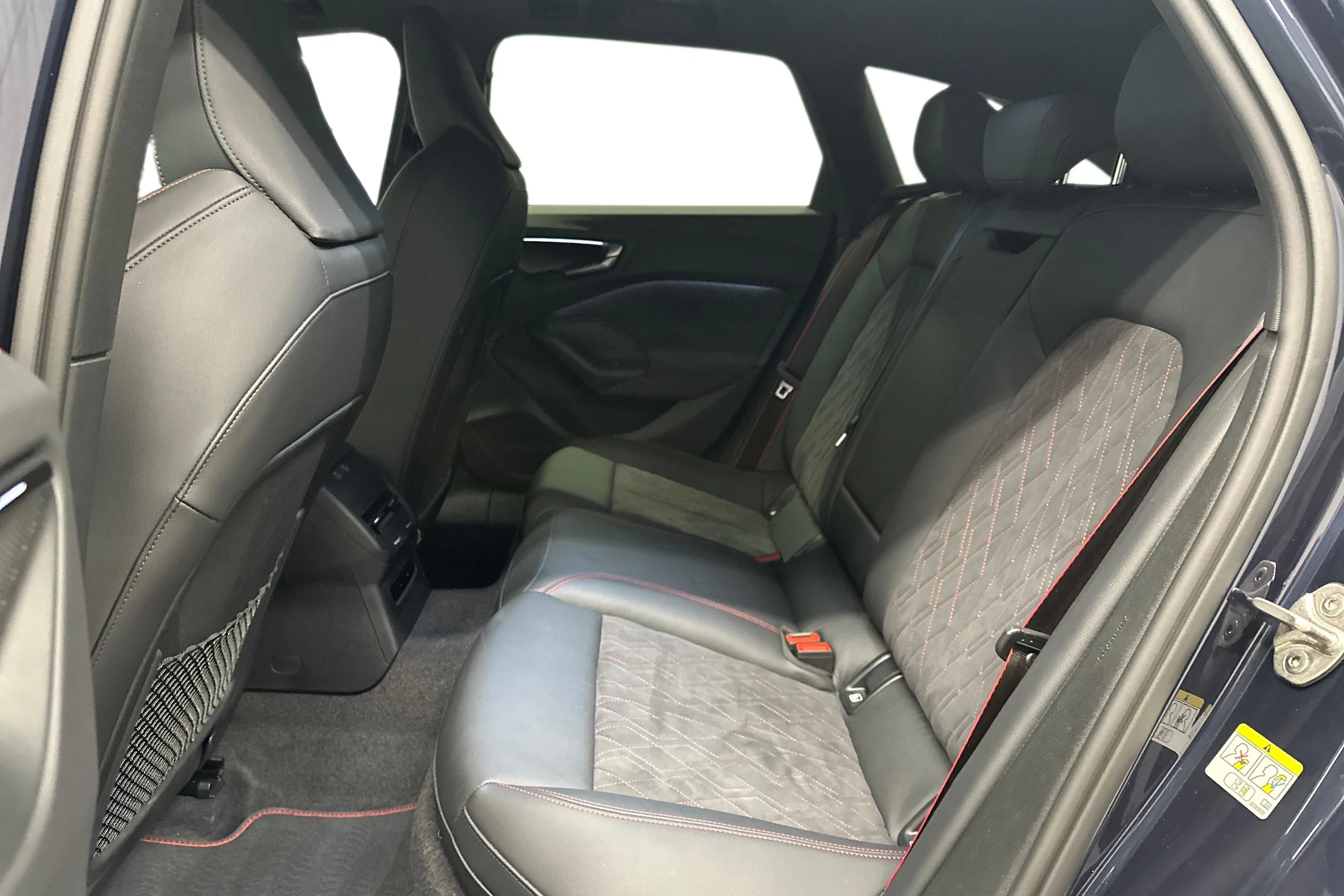 sininen Audi A5 2025 kuva 8.