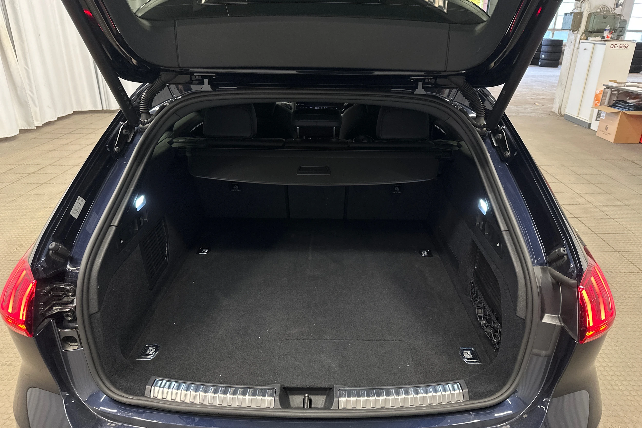 sininen Audi A5 2025 kuva 27.
