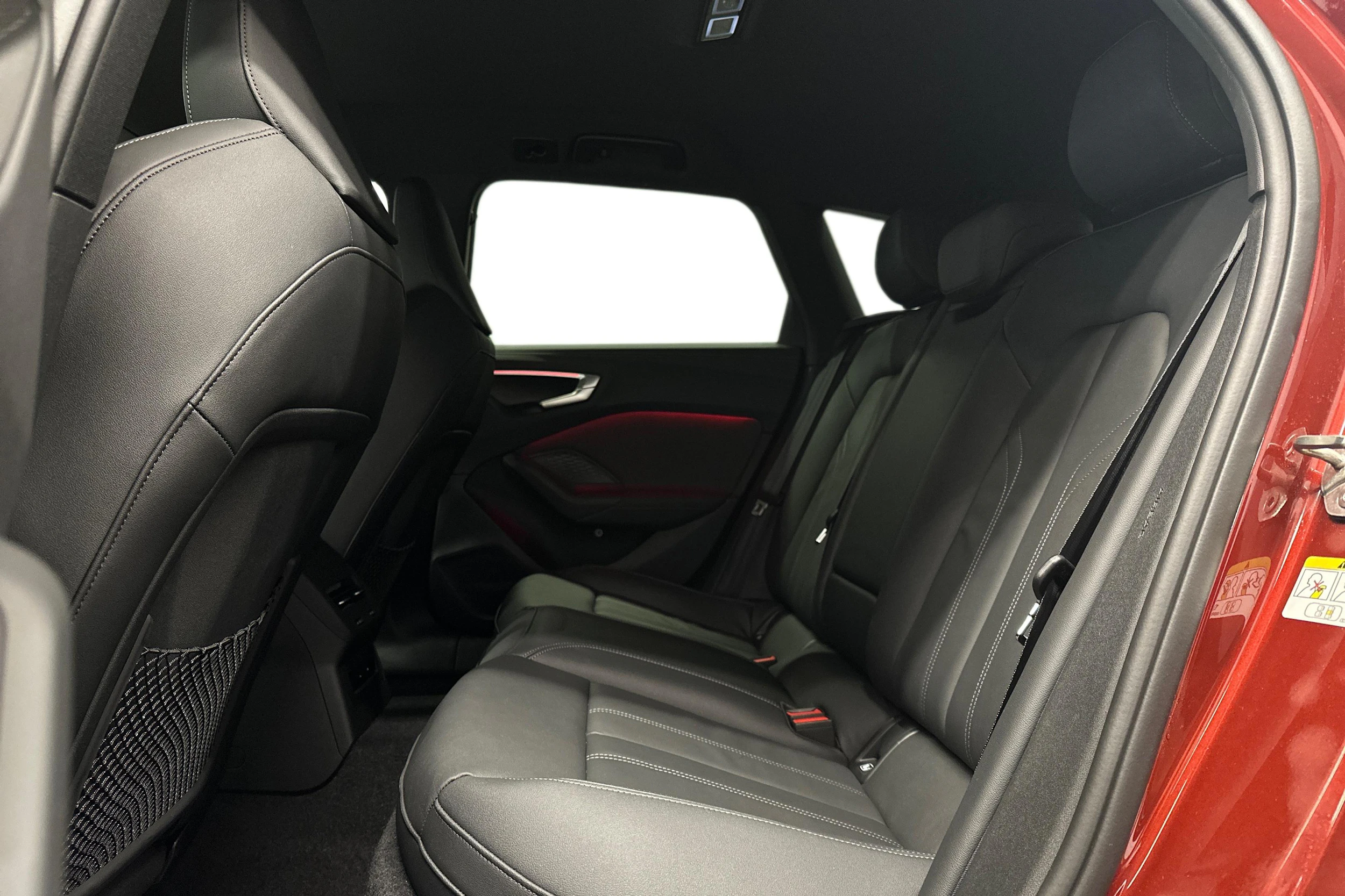 punainen Audi A5 2025 kuva 8.