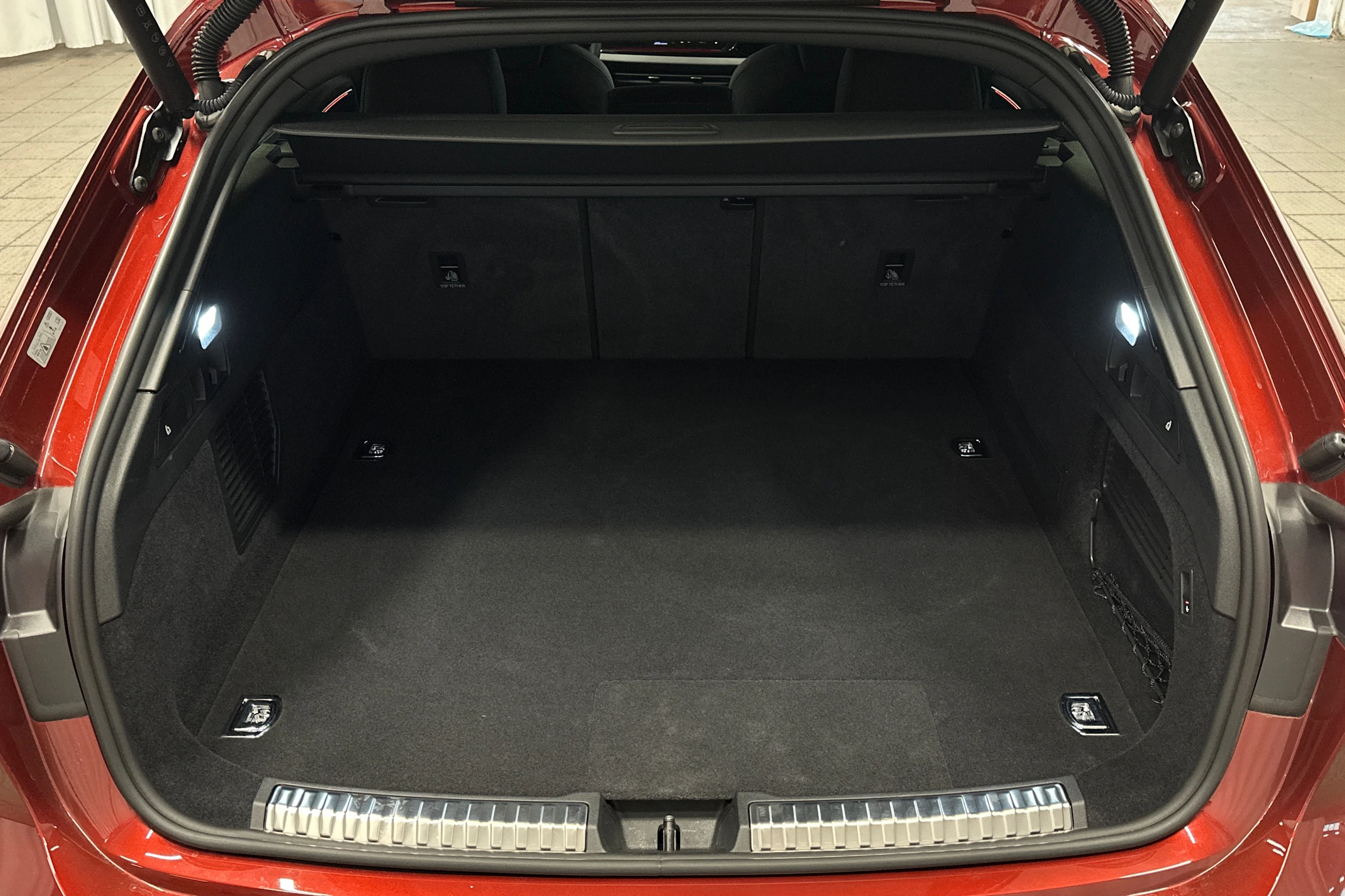 punainen Audi A5 2025 kuva 11.