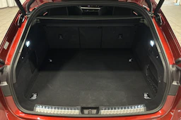 punainen Audi A5 2025 kuva 11.