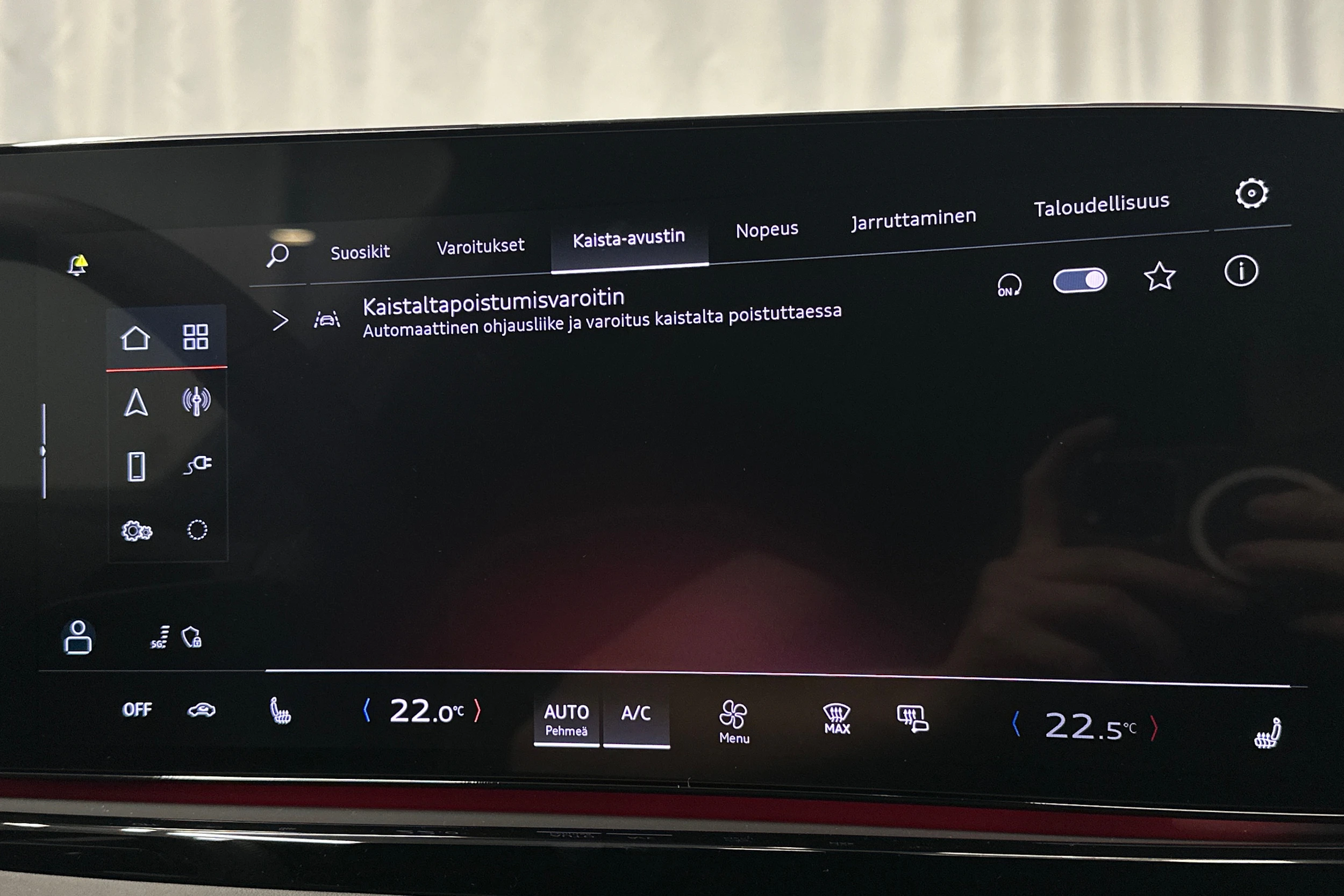 punainen Audi A5 2025 kuva 28.
