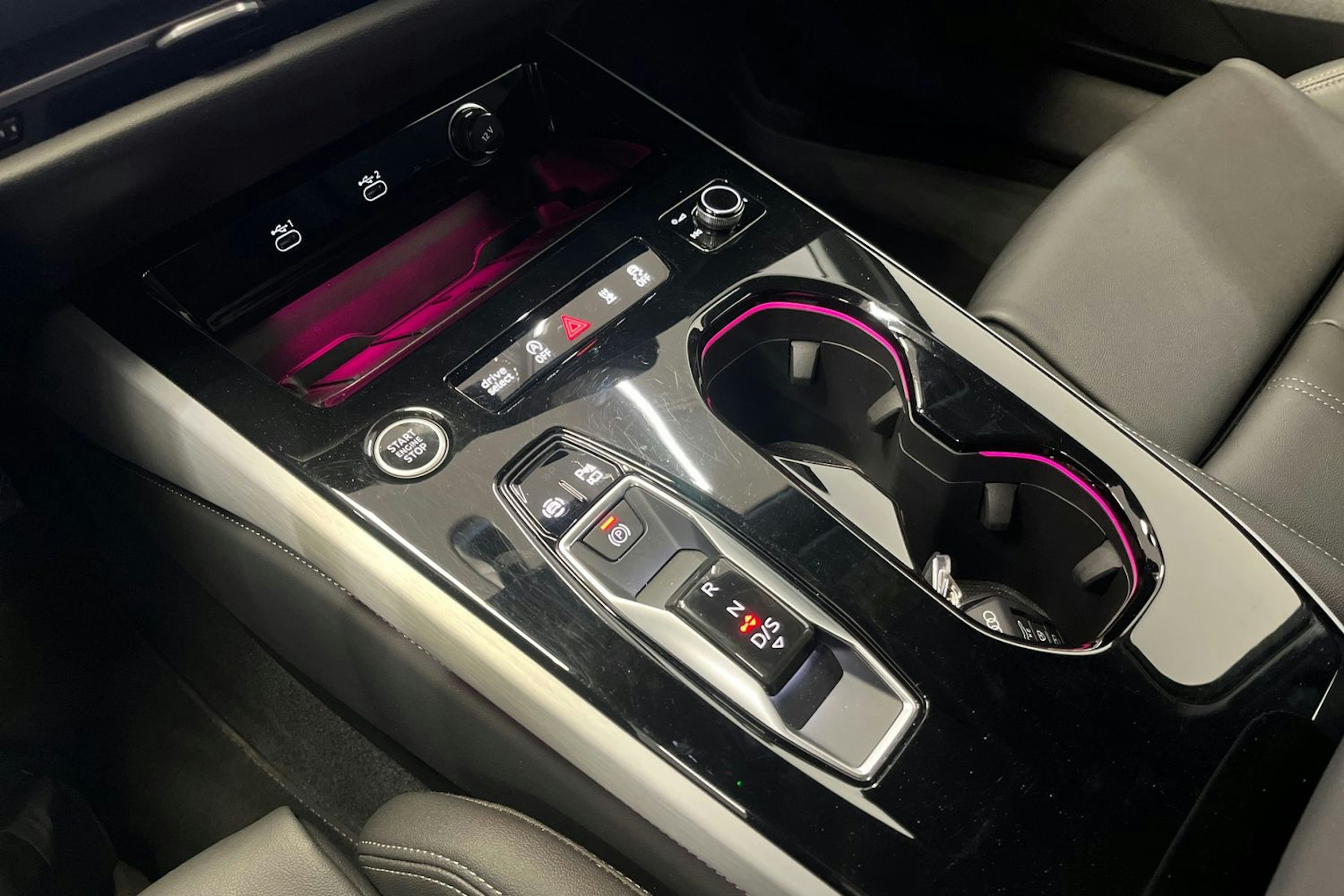 grenadine punainen Audi A5 2025 kuva 11.