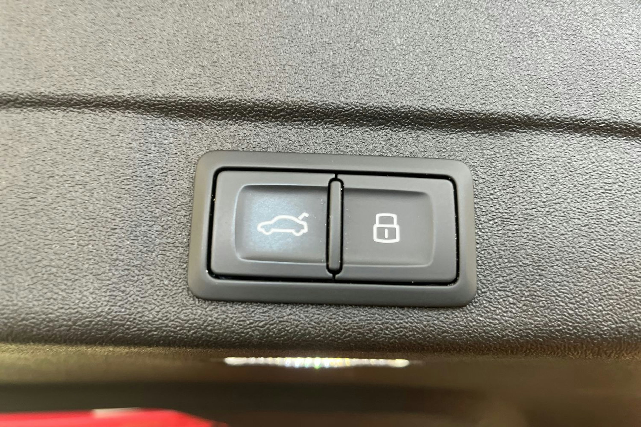 grenadine punainen Audi A5 2025 kuva 16.