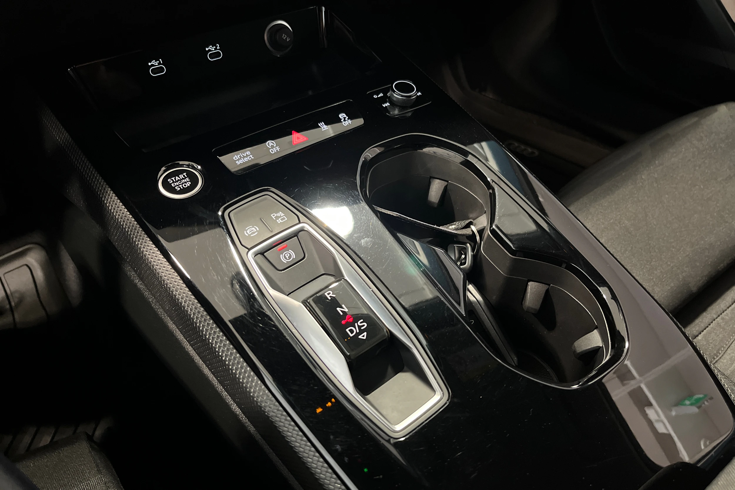 valkoinen Audi A5 2025 kuva 14.