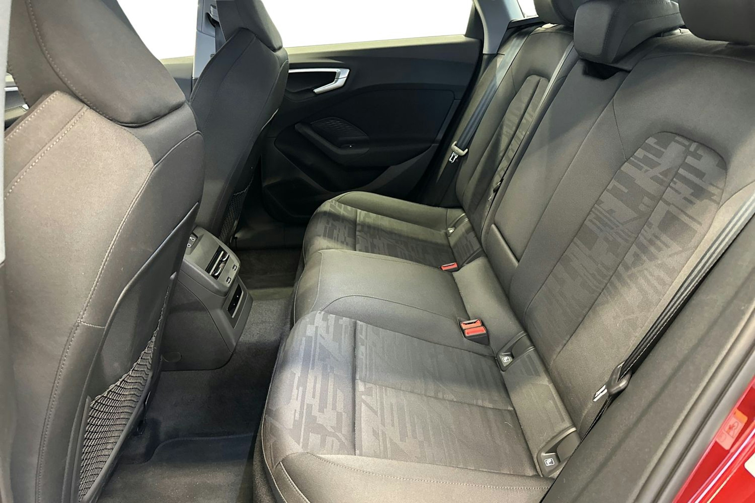Punainen Audi A5 2025 kuva 8.