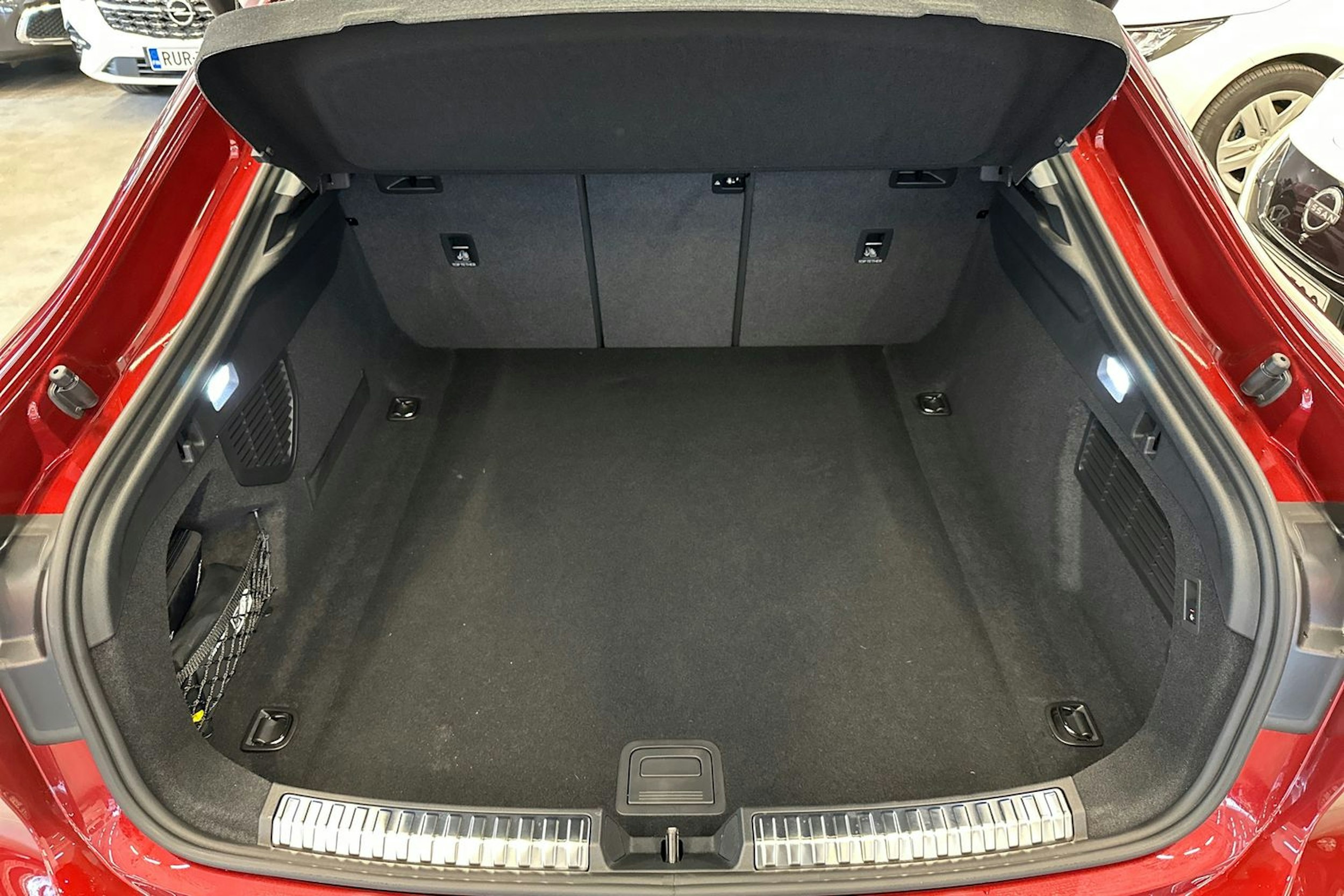 Punainen Audi A5 2025 kuva 12.