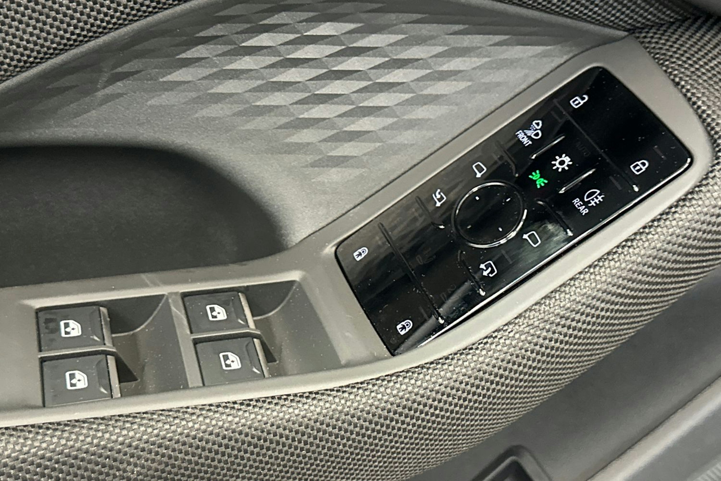 jäätikön valkoinen Audi A5 2025 kuva 15.