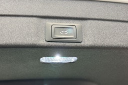 jäätikön valkoinen Audi A5 2025 kuva 18.