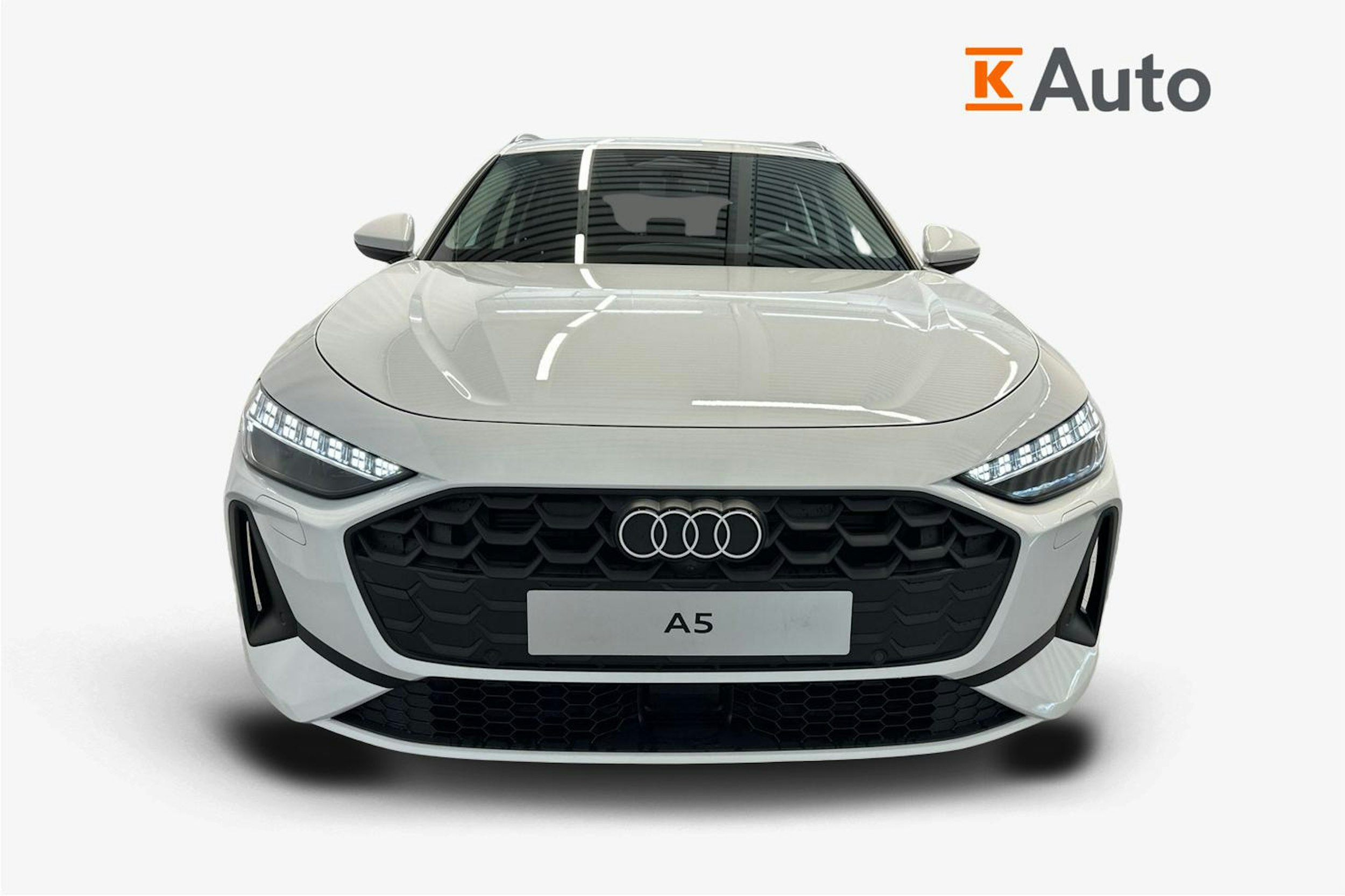 jäätikön valkoinen Audi A5 2025 kuva 21.