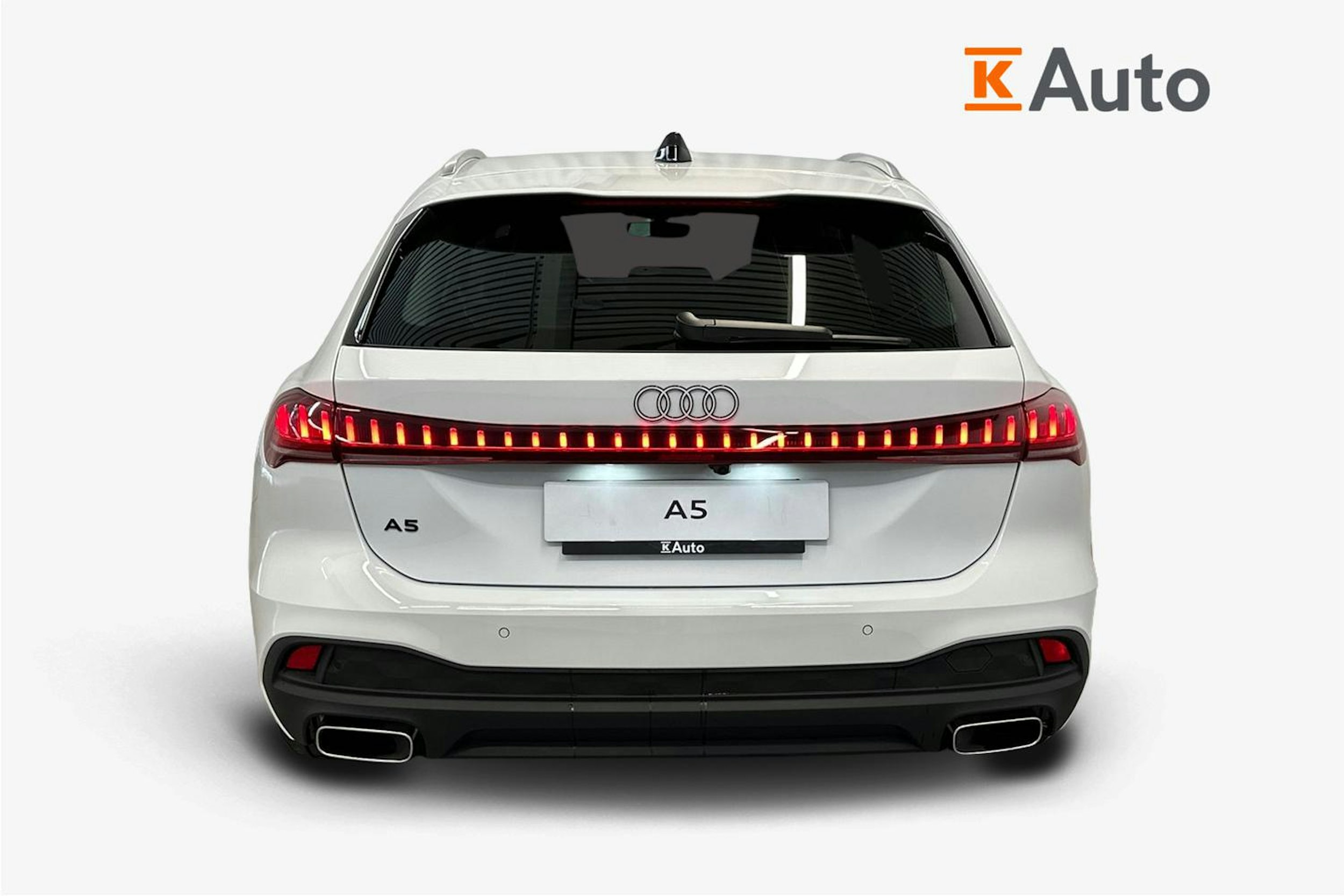 jäätikön valkoinen Audi A5 2025 kuva 22.
