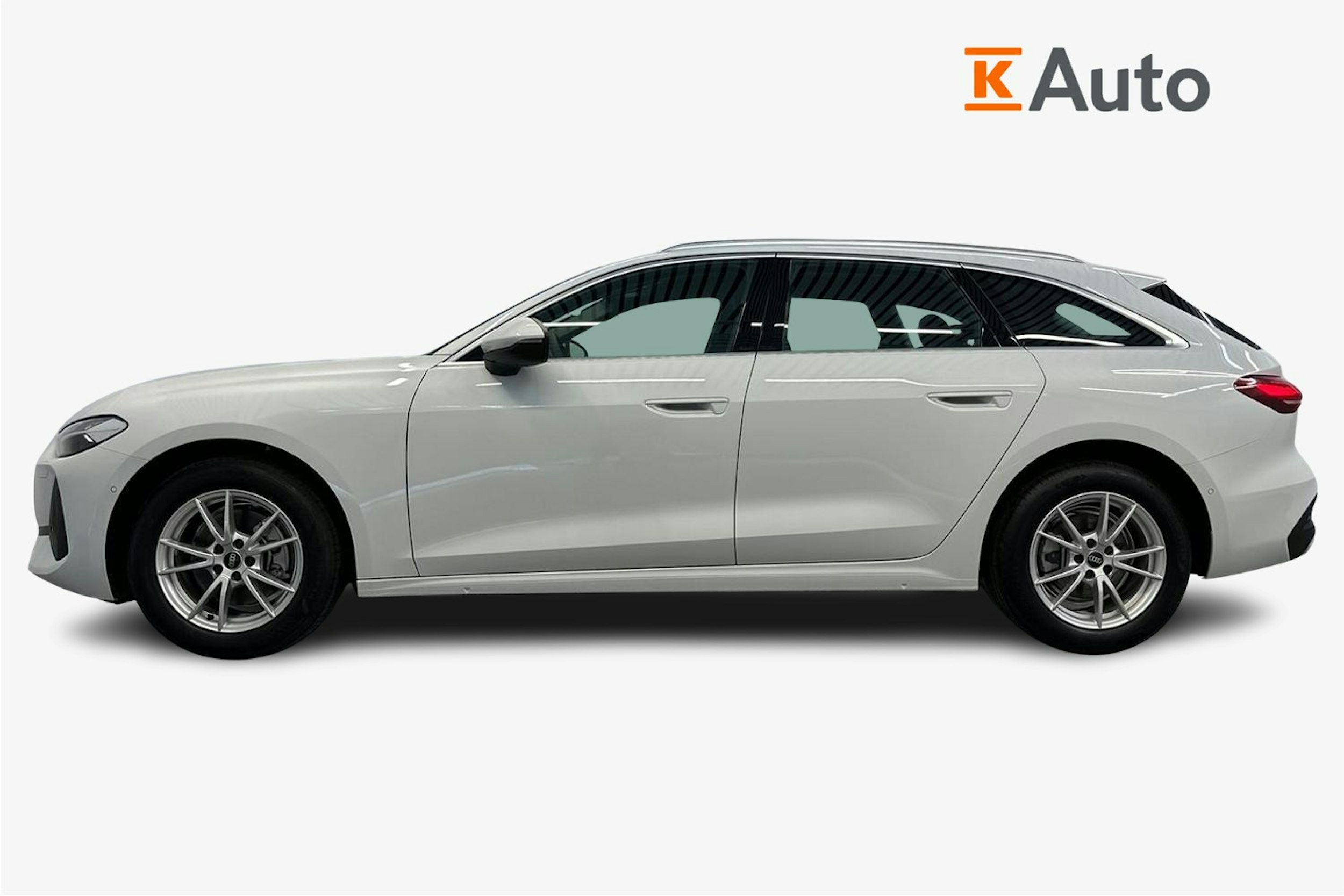 jäätikön valkoinen Audi A5 2025 kuva 24.