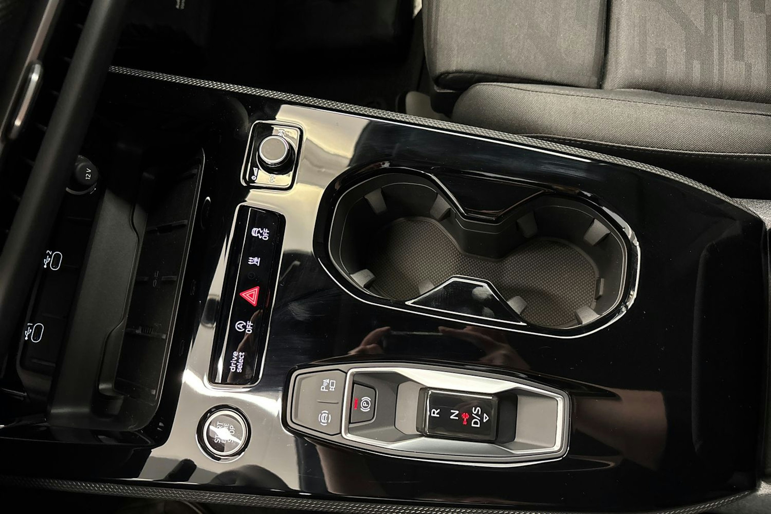 valkoinen Audi A5 2025 kuva 18.