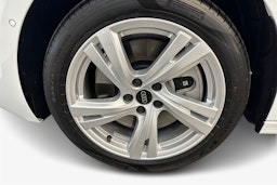 jäätikön valkoinen Audi A5 2025 kuva 15.