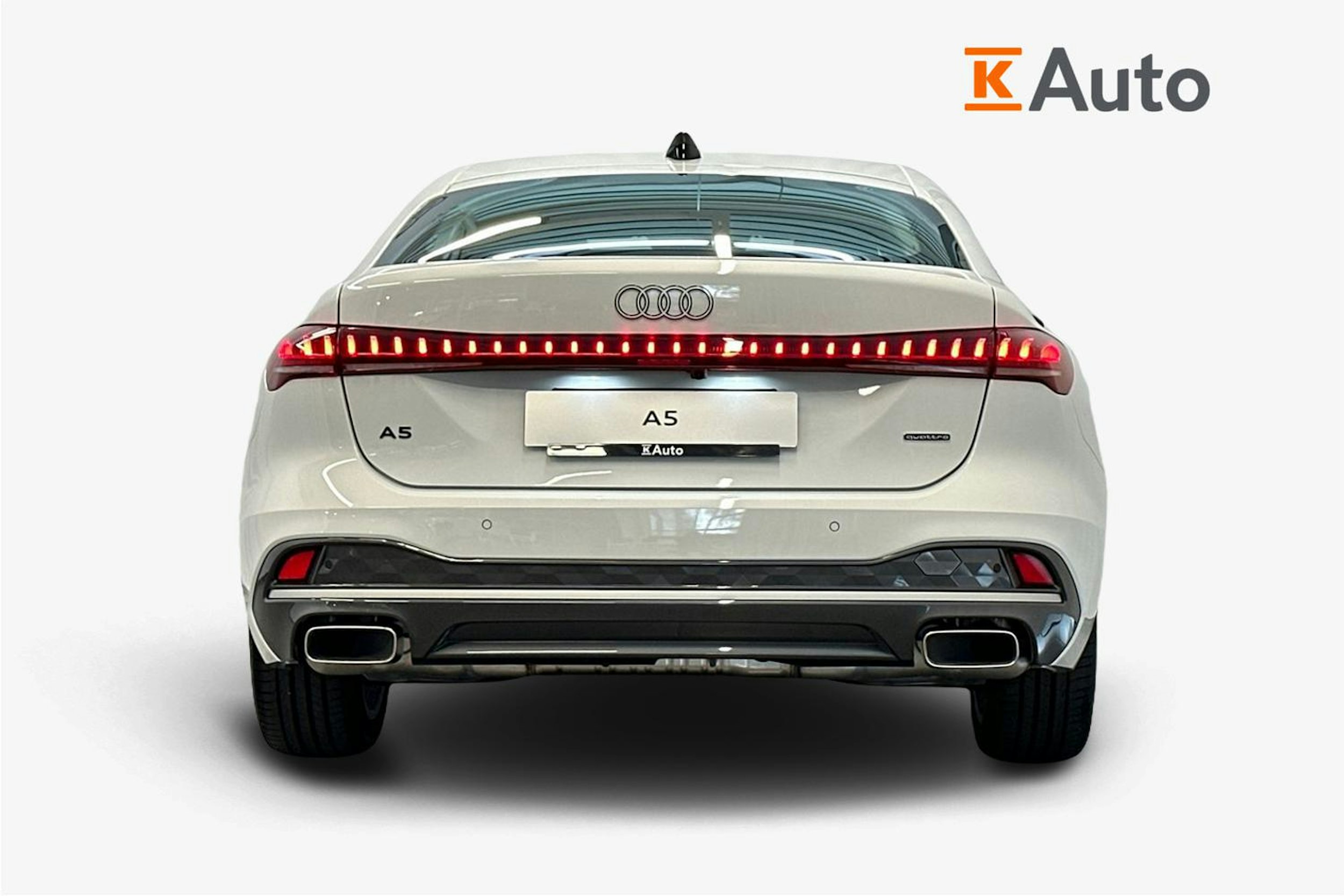 jäätikön valkoinen Audi A5 2025 kuva 17.
