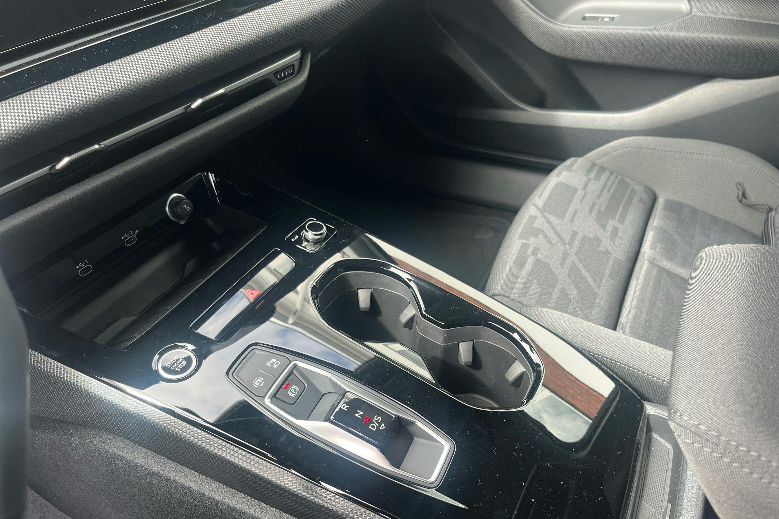 sininen Audi A5 2025 kuva 12.