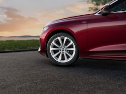 grenadine punainen Audi A5 2025 kuva 9.