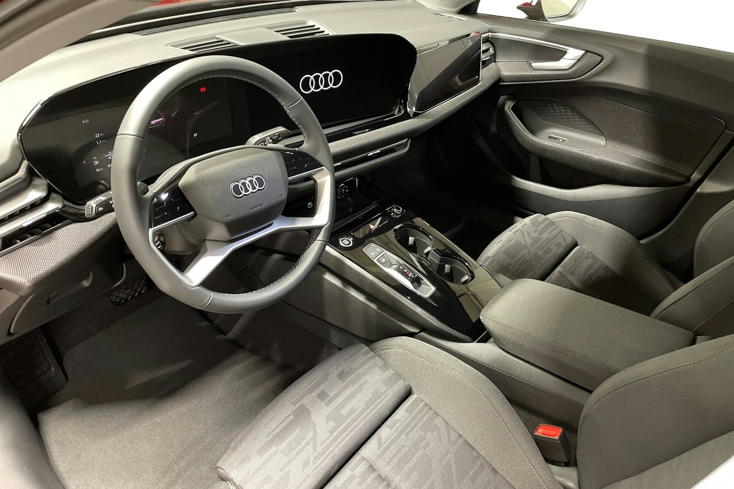 grenadine punainen Audi A5 2025 kuva 13.