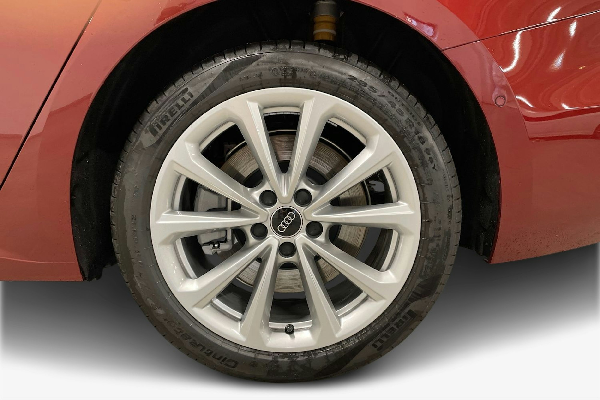 grenadine punainen Audi A5 2025 kuva 19.
