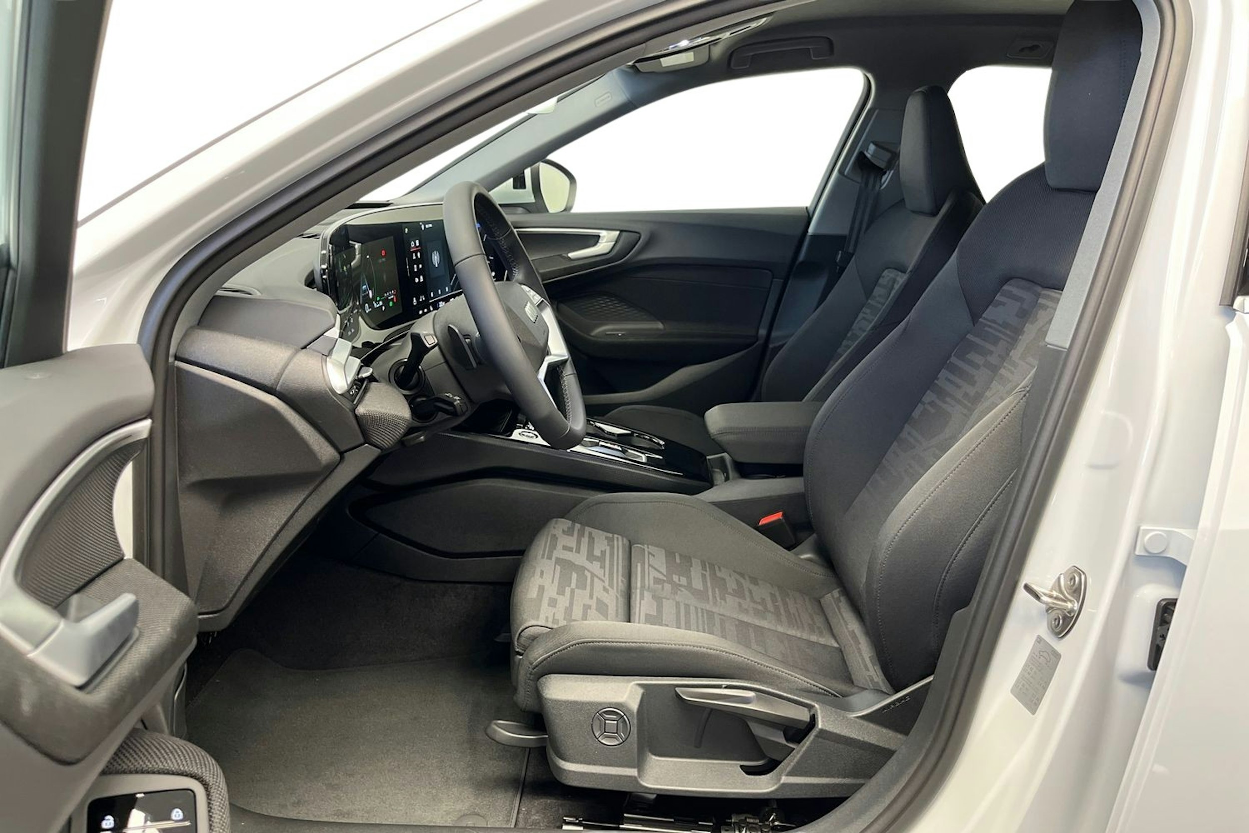 jäätikön valkoinen Audi A5 2025 kuva 3.