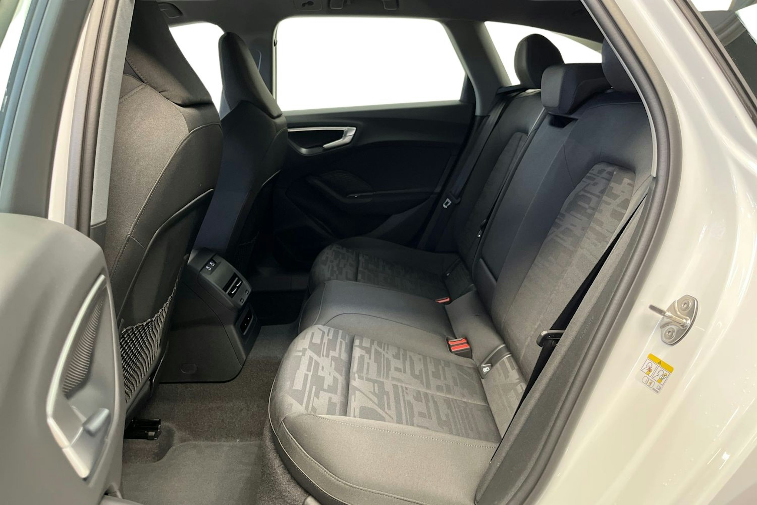 jäätikön valkoinen Audi A5 2025 kuva 4.