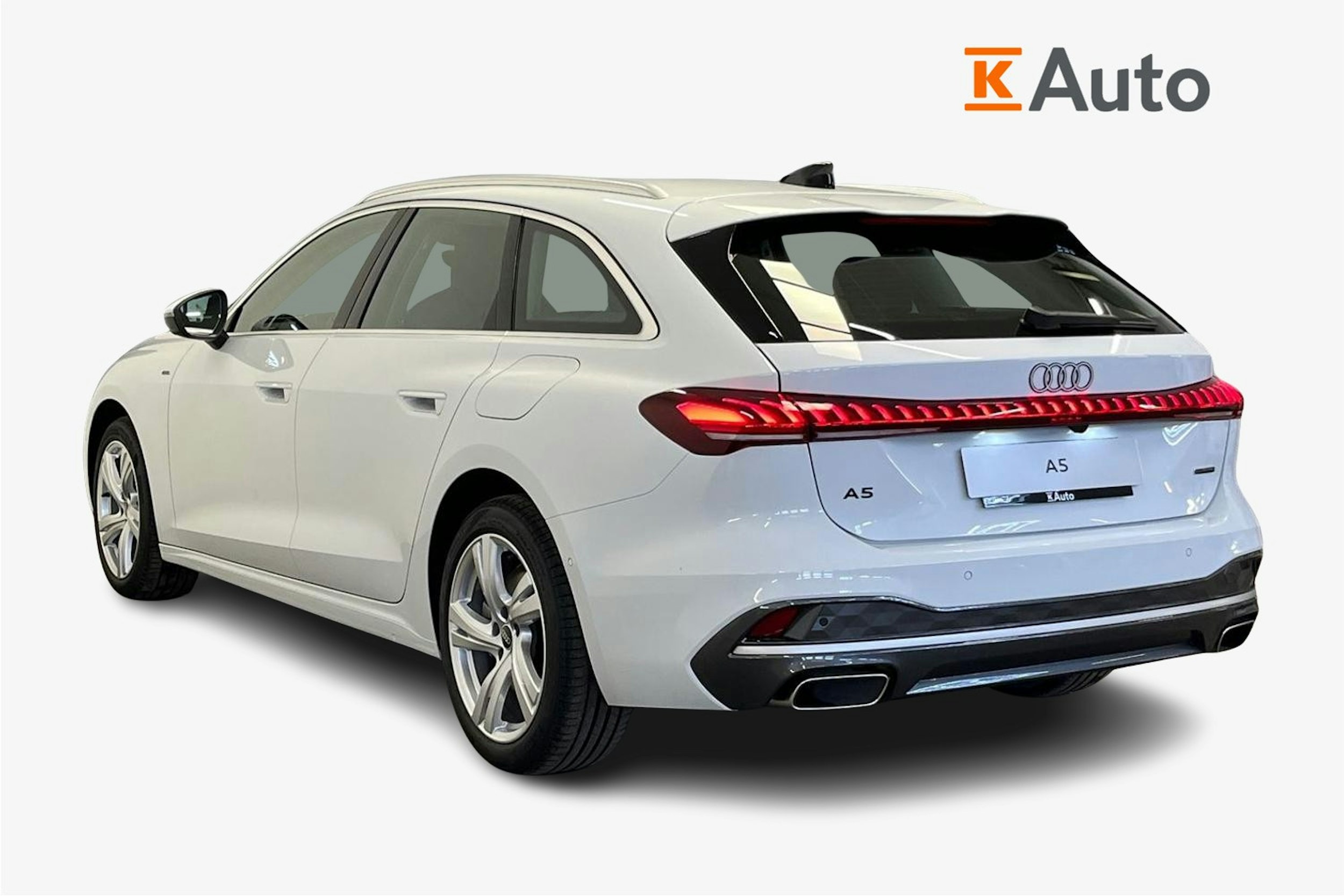 jäätikön valkoinen Audi A5 2025 kuva 6.