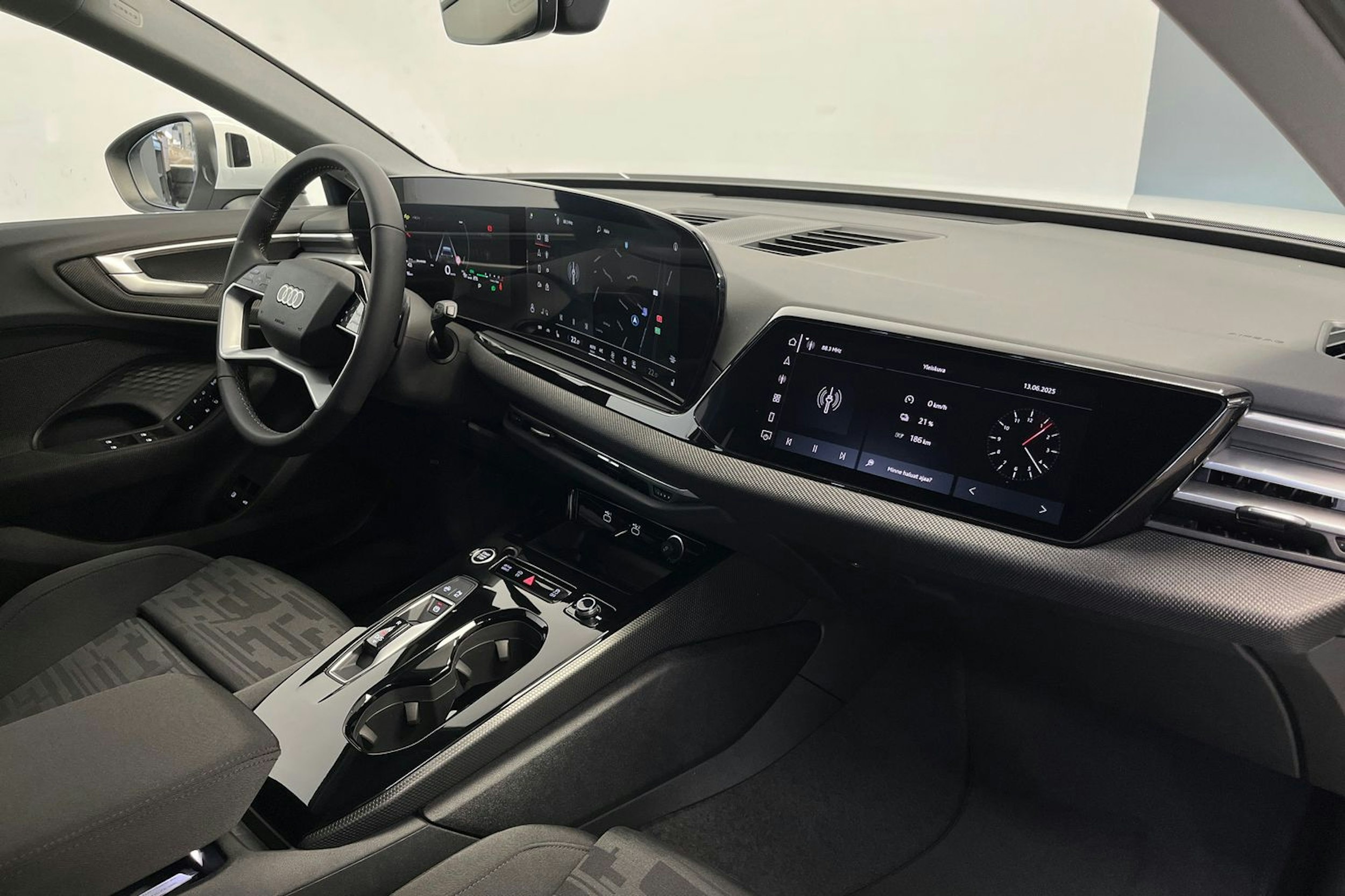 jäätikön valkoinen Audi A5 2025 kuva 7.