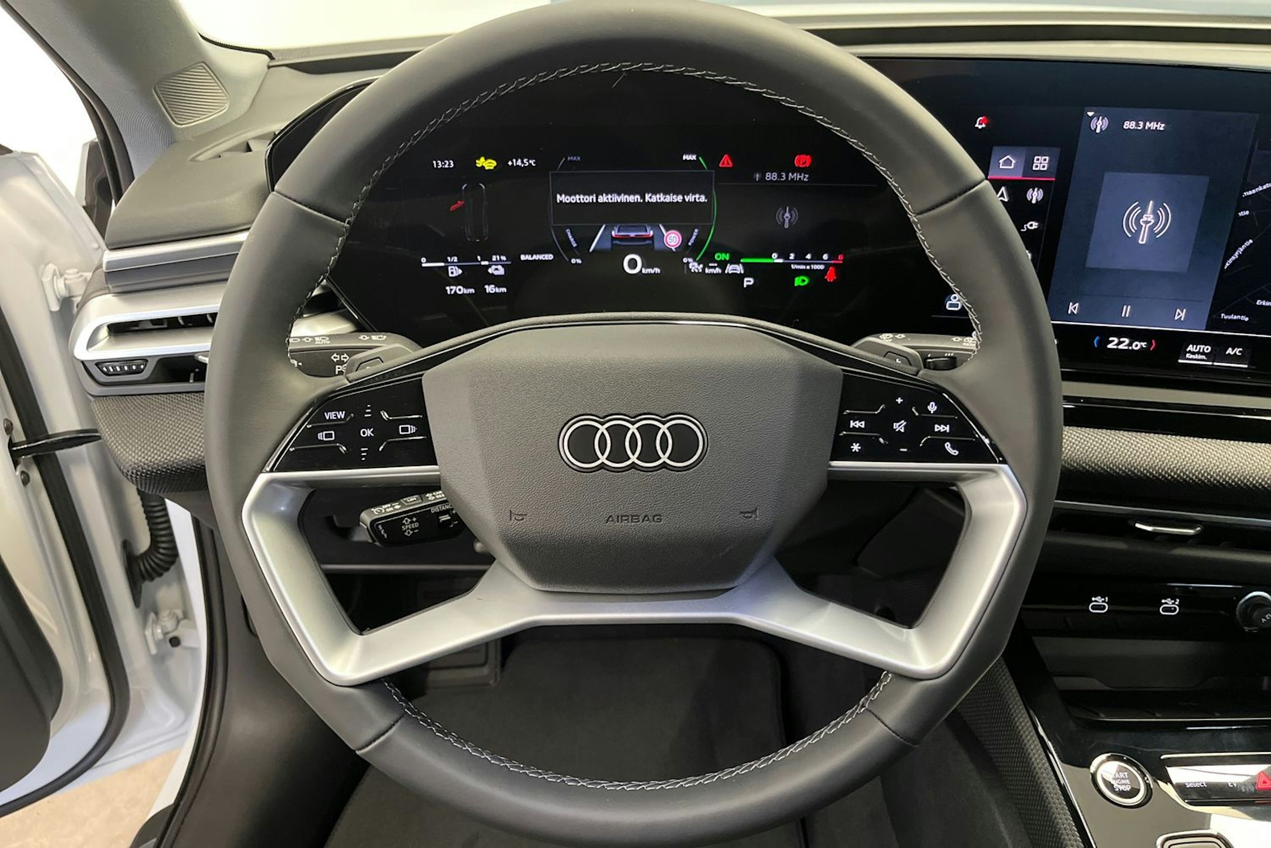 jäätikön valkoinen Audi A5 2025 kuva 8.