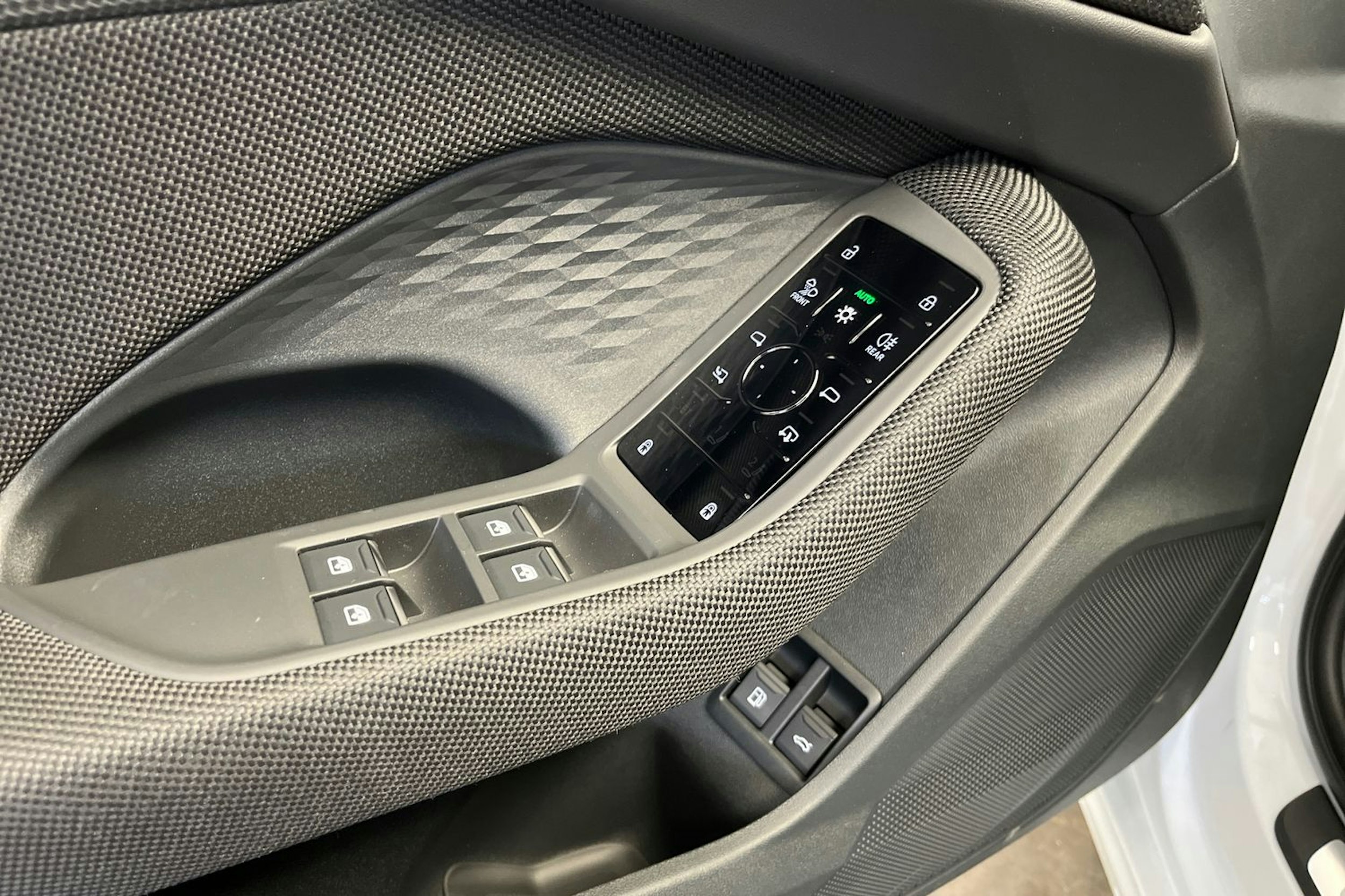 jäätikön valkoinen Audi A5 2025 kuva 12.