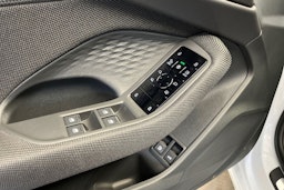 jäätikön valkoinen Audi A5 2025 kuva 12.
