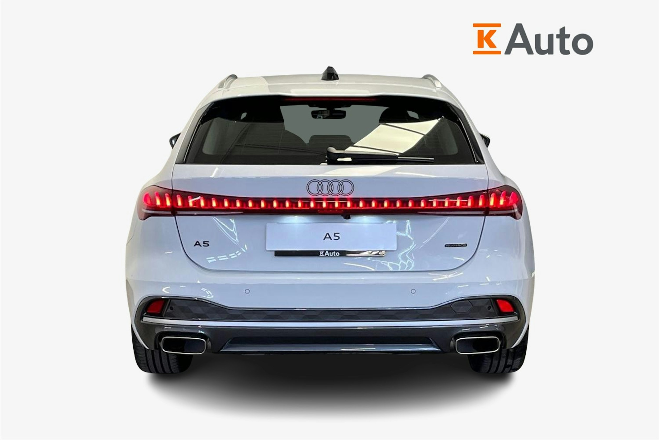 jäätikön valkoinen Audi A5 2025 kuva 19.