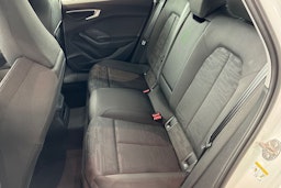 metallivalkoinen Audi A5 2025 kuva 4.