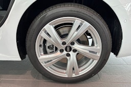 metallivalkoinen Audi A5 2025 kuva 6.