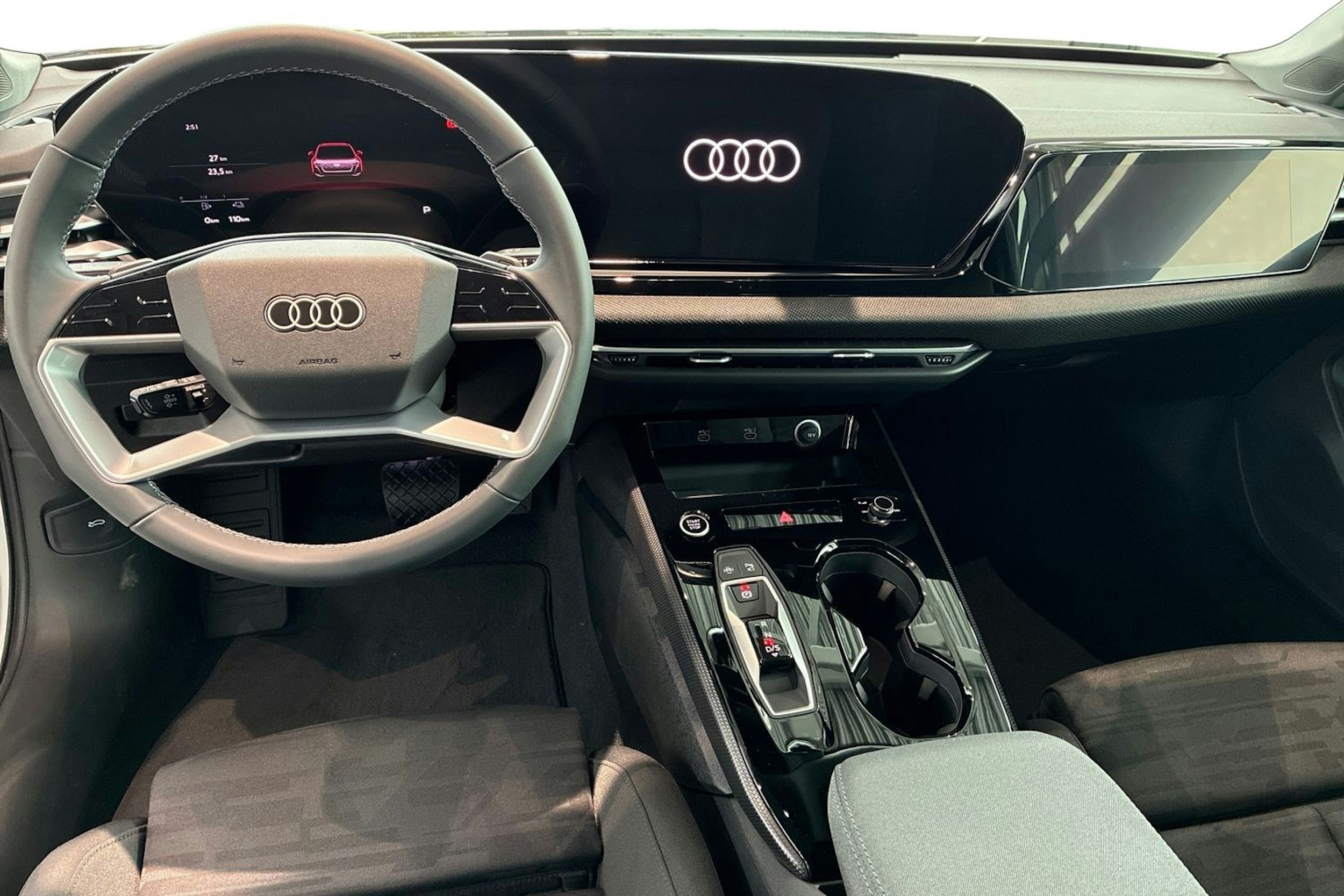 metallivalkoinen Audi A5 2025 kuva 14.