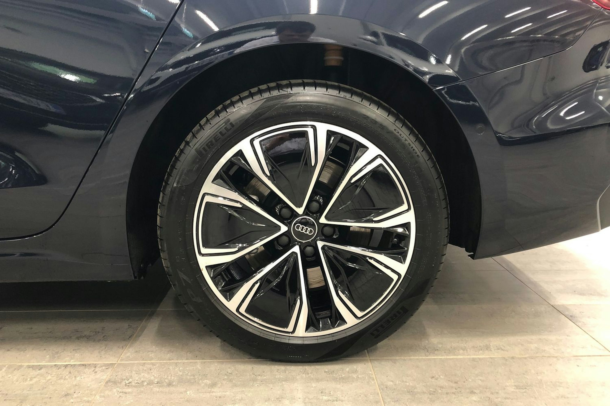 firmament sininen Audi A5 2025 kuva 10.
