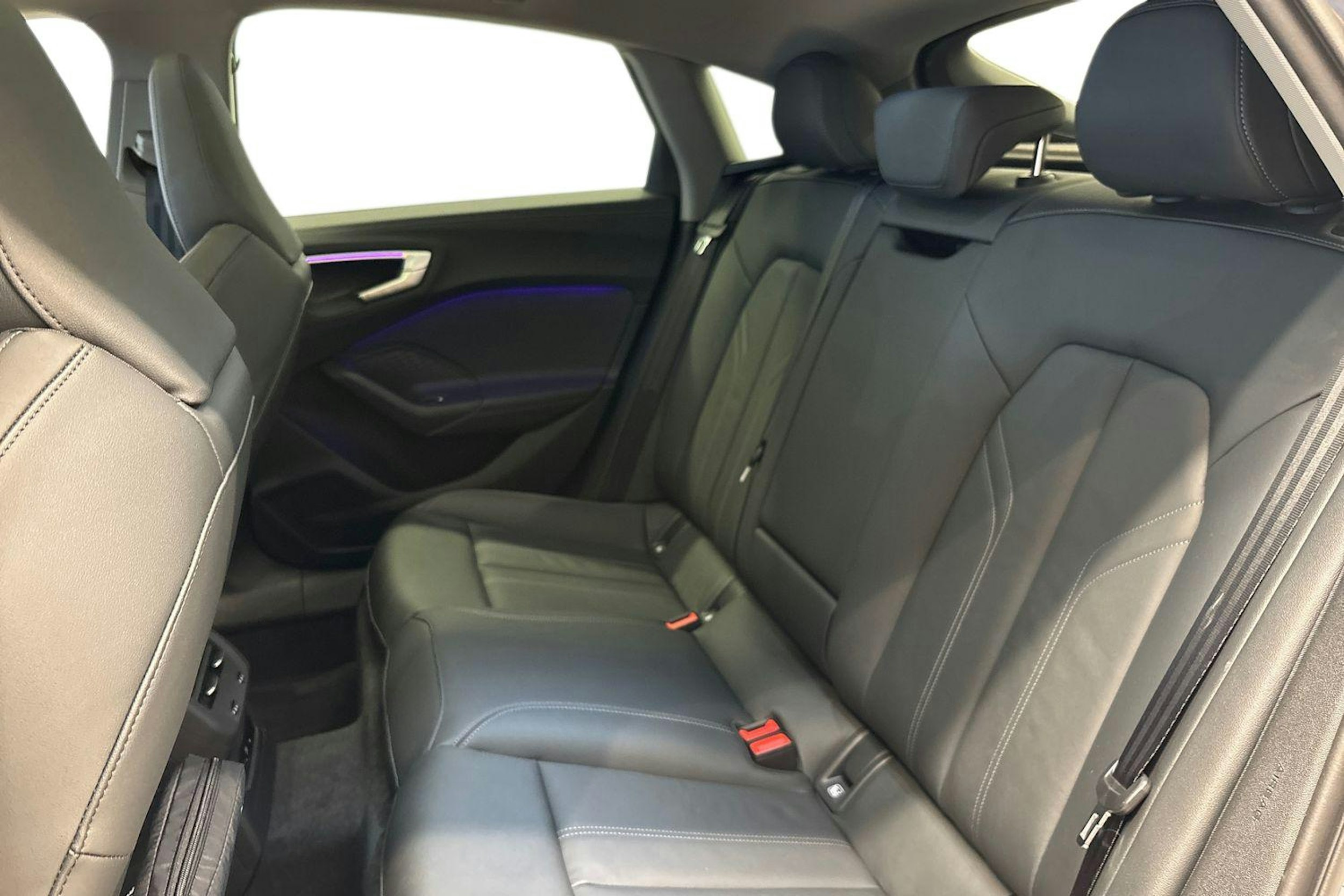 sininen Audi A5 2025 kuva 10.