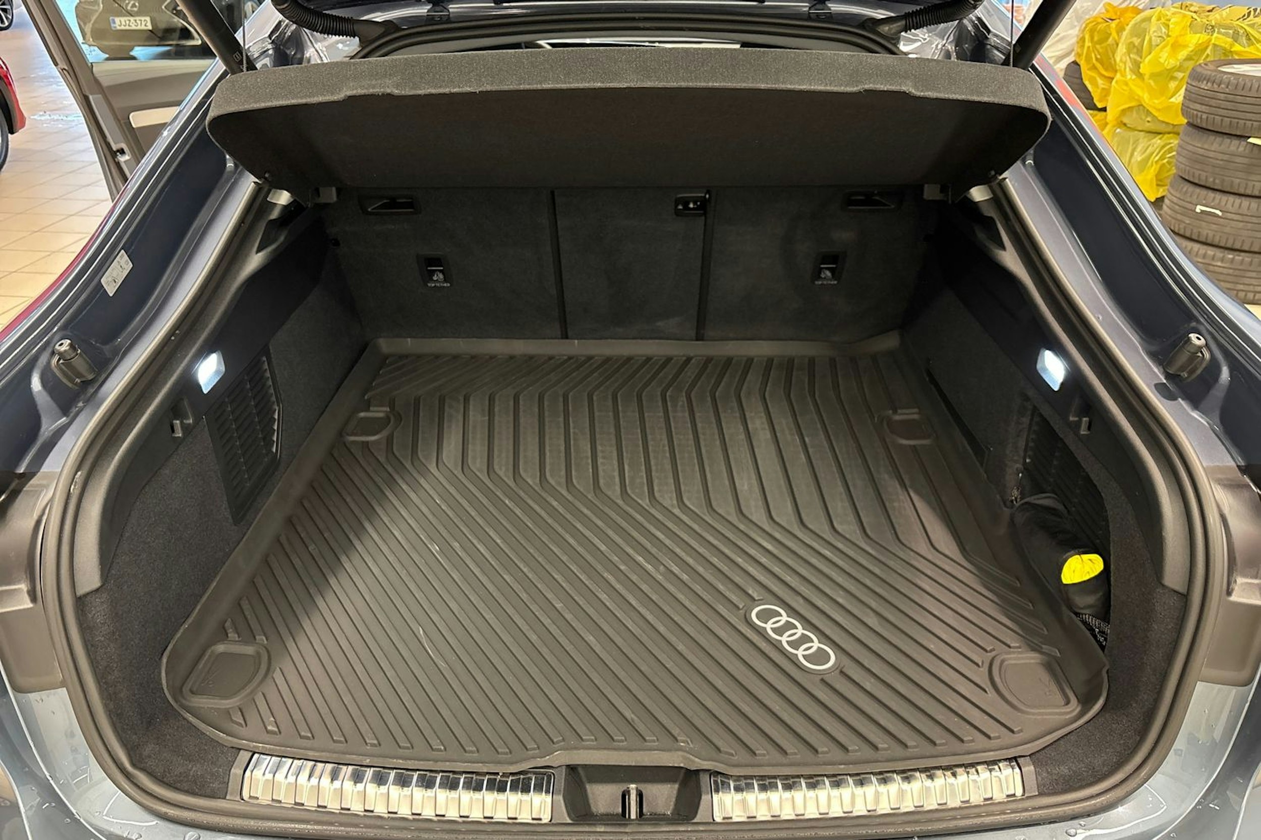 sininen Audi A5 2025 kuva 14.