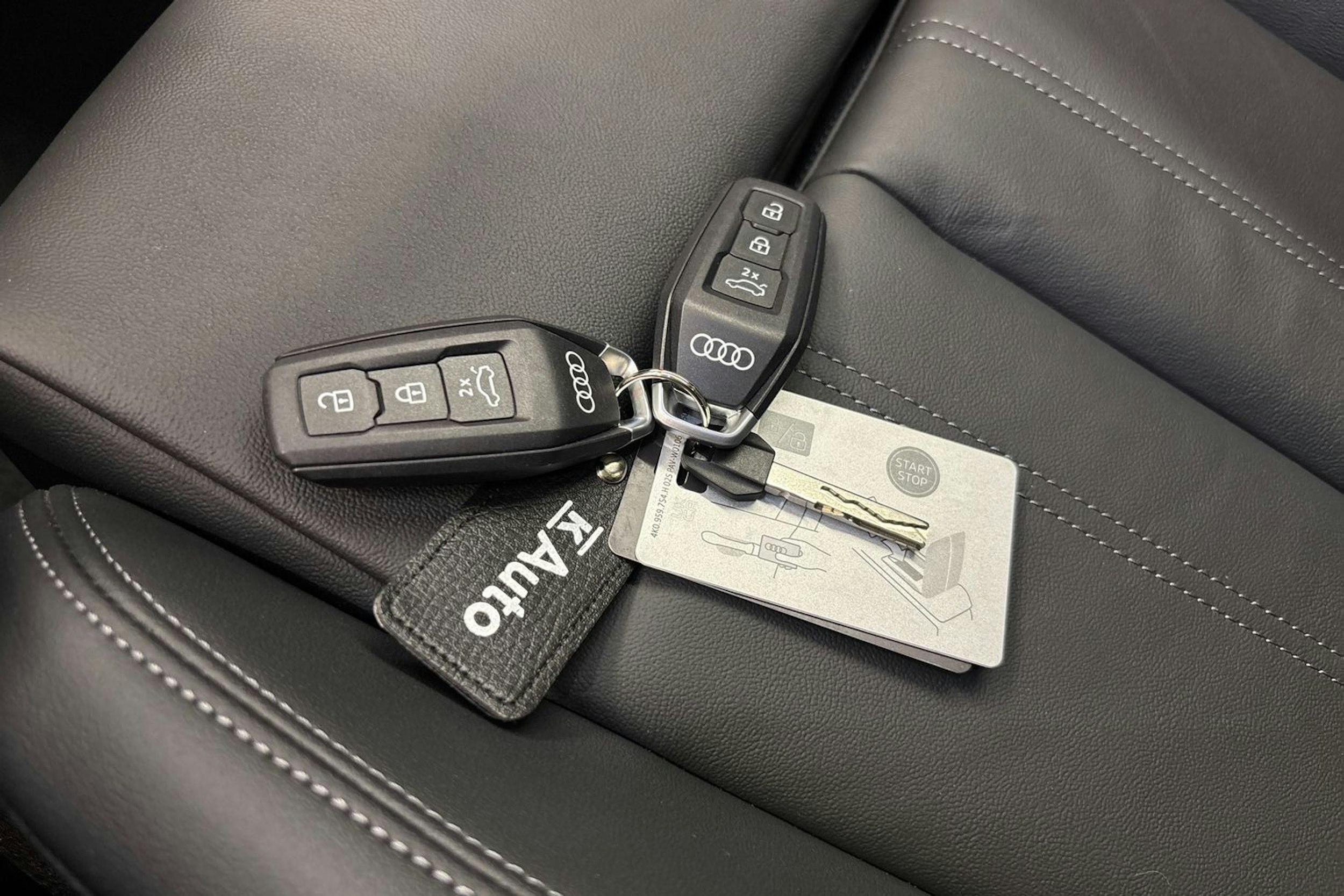 sininen Audi A5 2025 kuva 34.