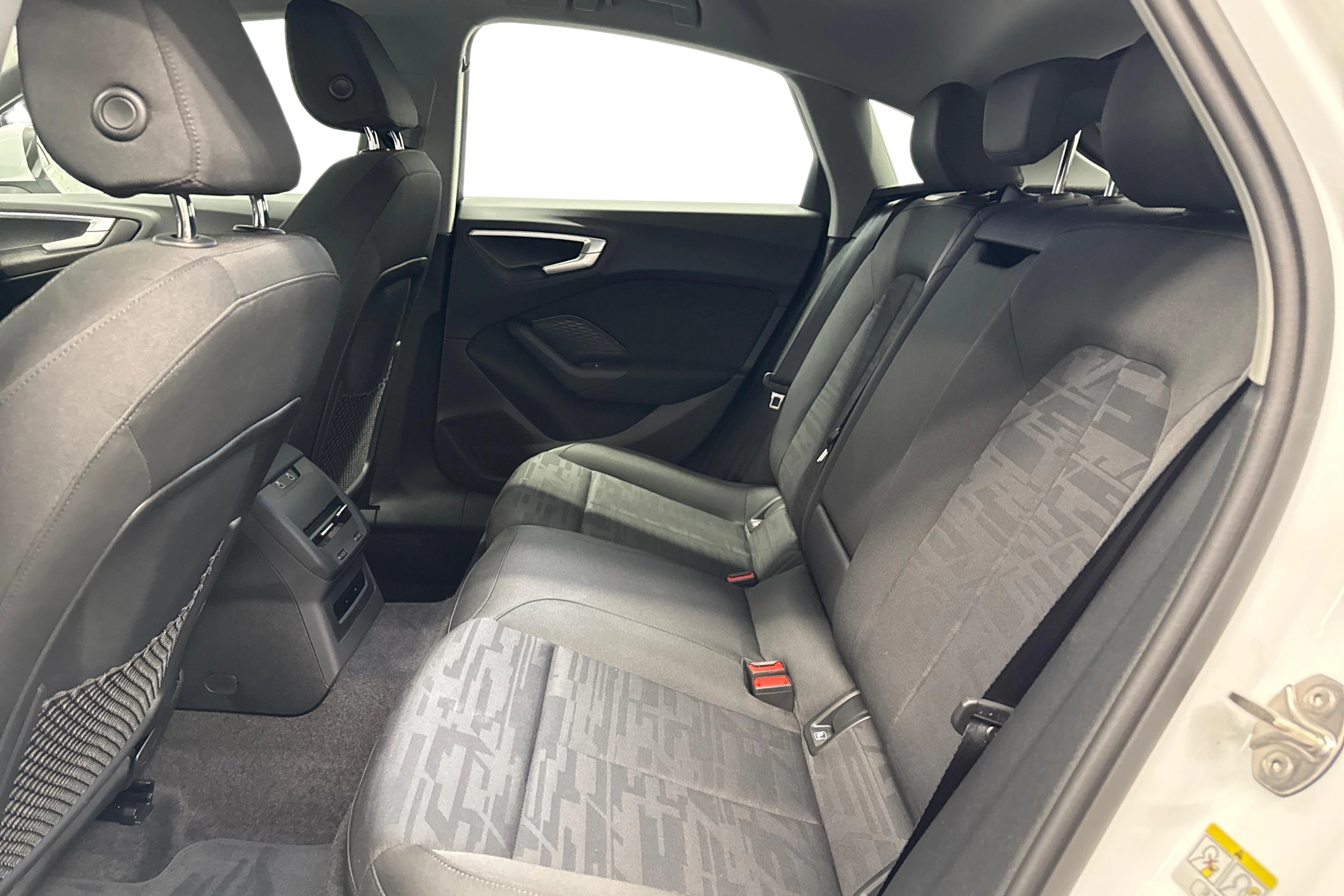 valkoinen Audi A5 2025 kuva 11.