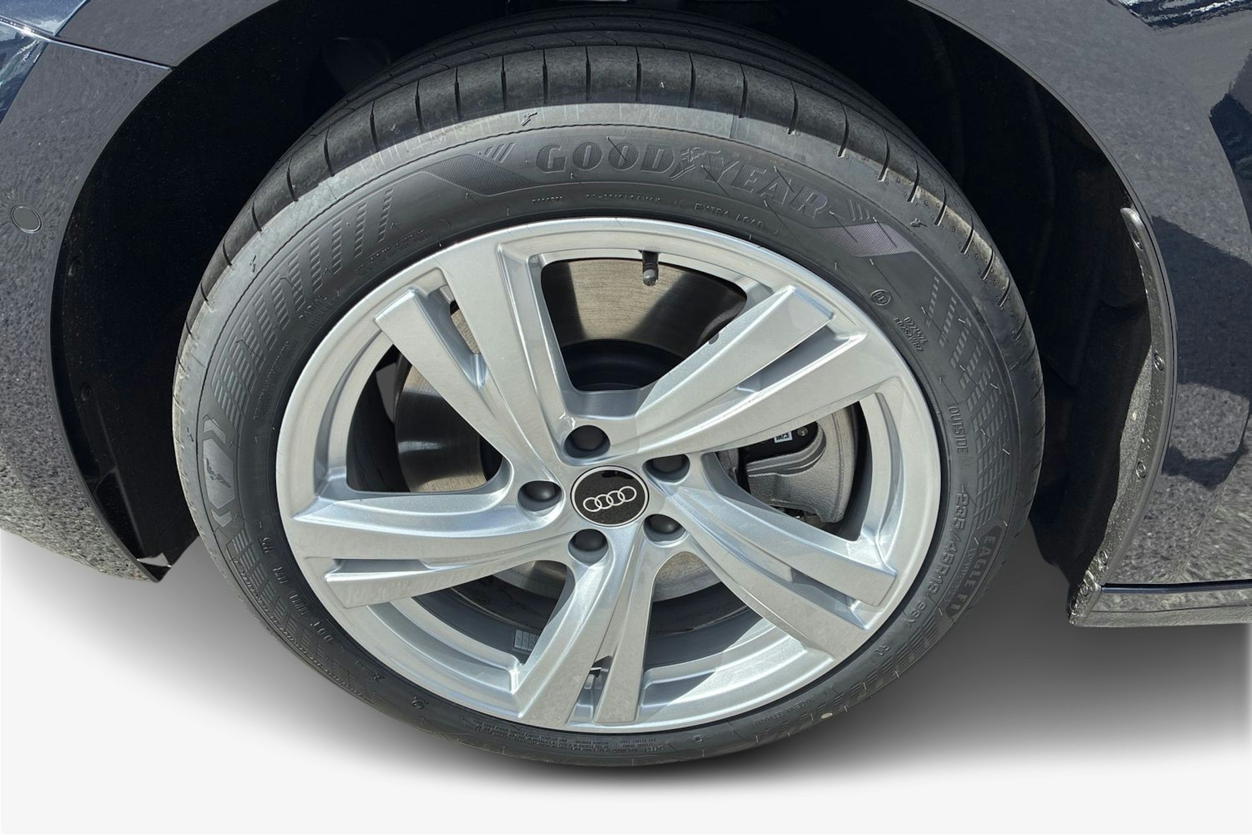 sininen Audi A5 Avant 2025 kuva 9.