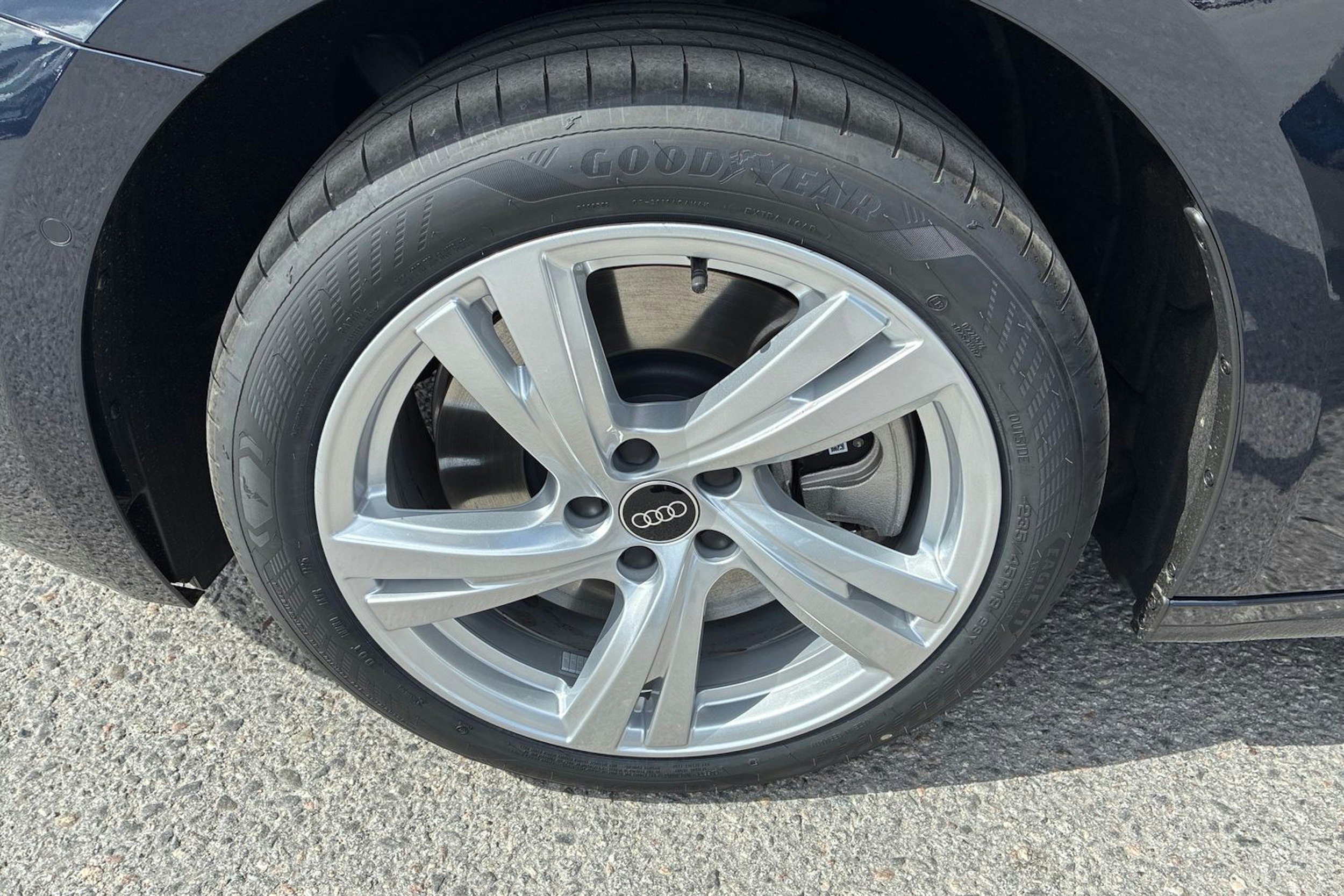 sininen Audi A5 Avant 2025 kuva 10.