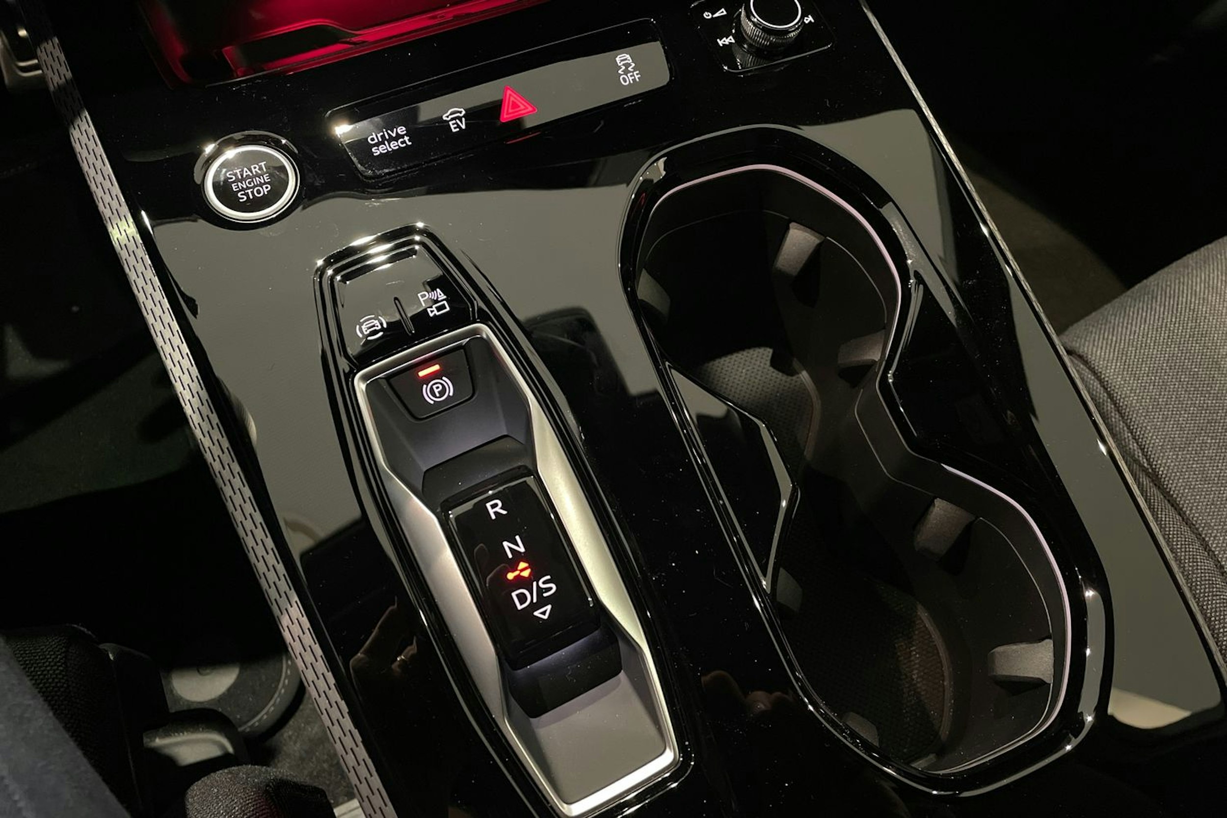 sininen Audi A5 2026 kuva 13.